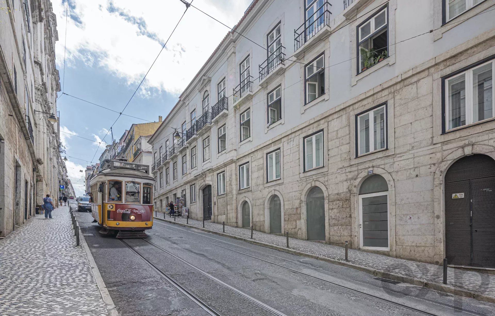 Prestigious shop adjacent to Chiado 87016877 image 19