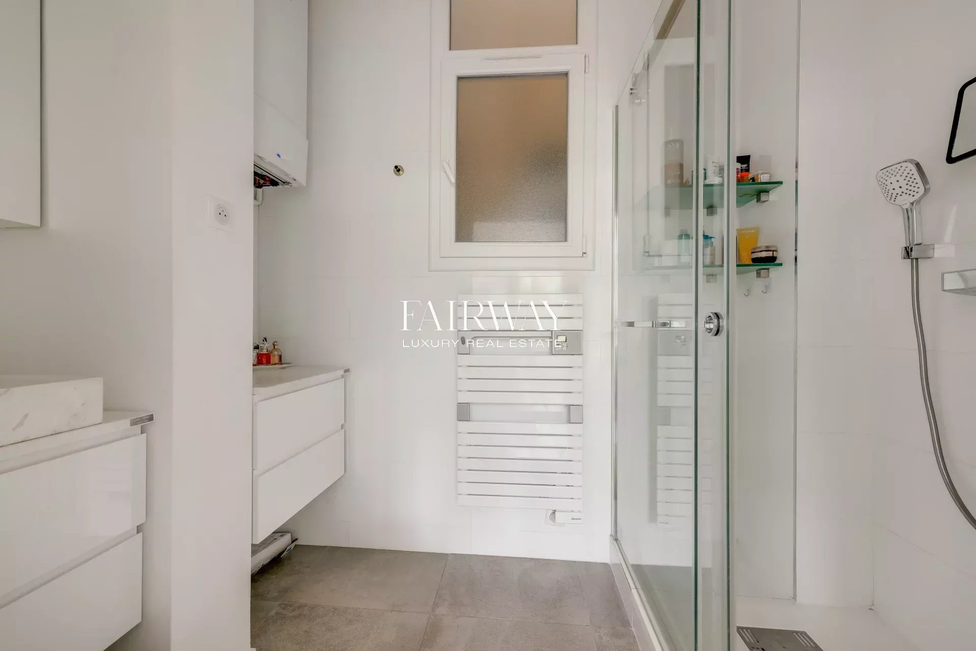 Appartement de standing de 110 m² avec 4 pièces rénovées au pied du parc Monceau – Paris 8e