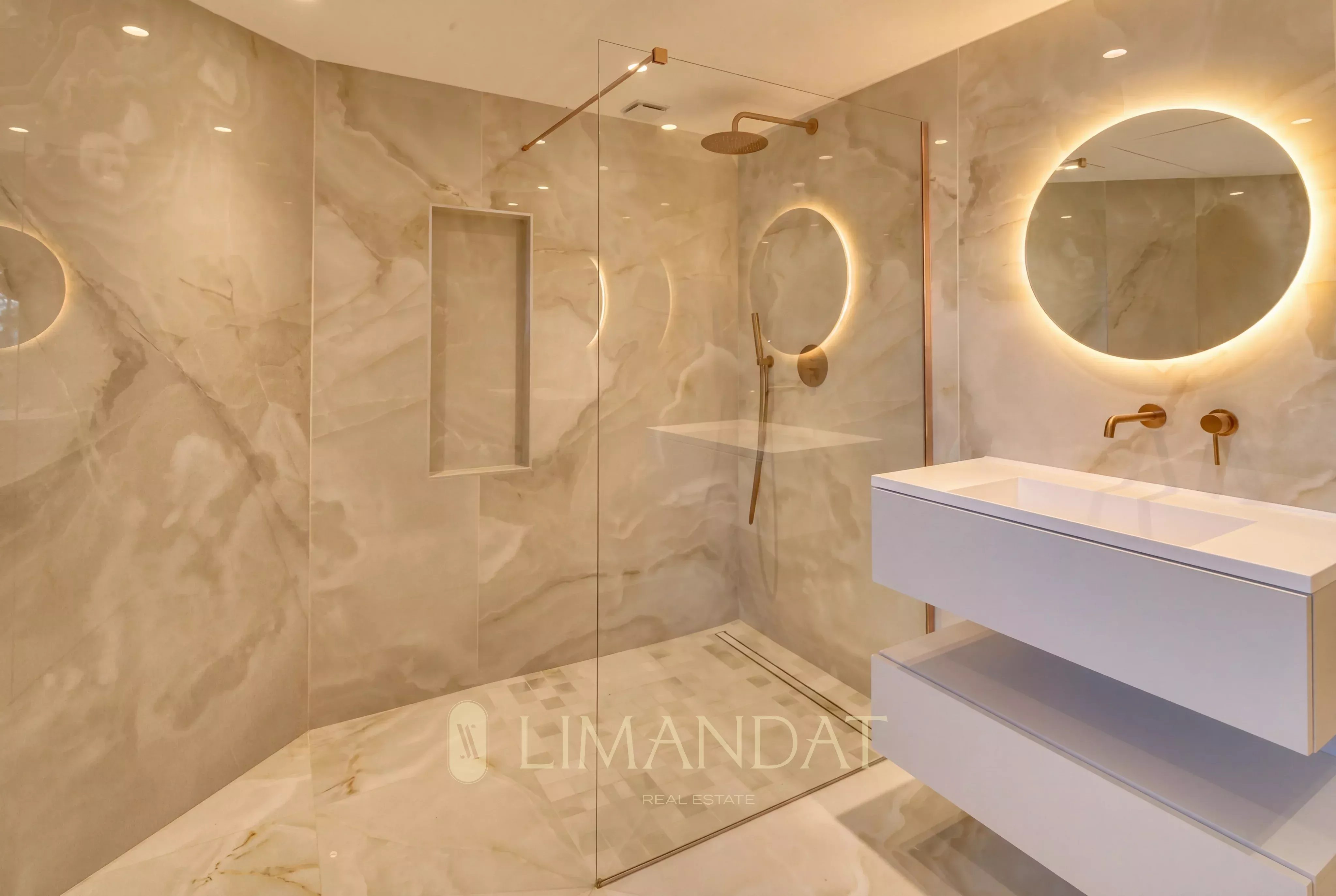 Mougins - Villa 560 m² - 6 suites - Swimming pool - Land 2200 M²