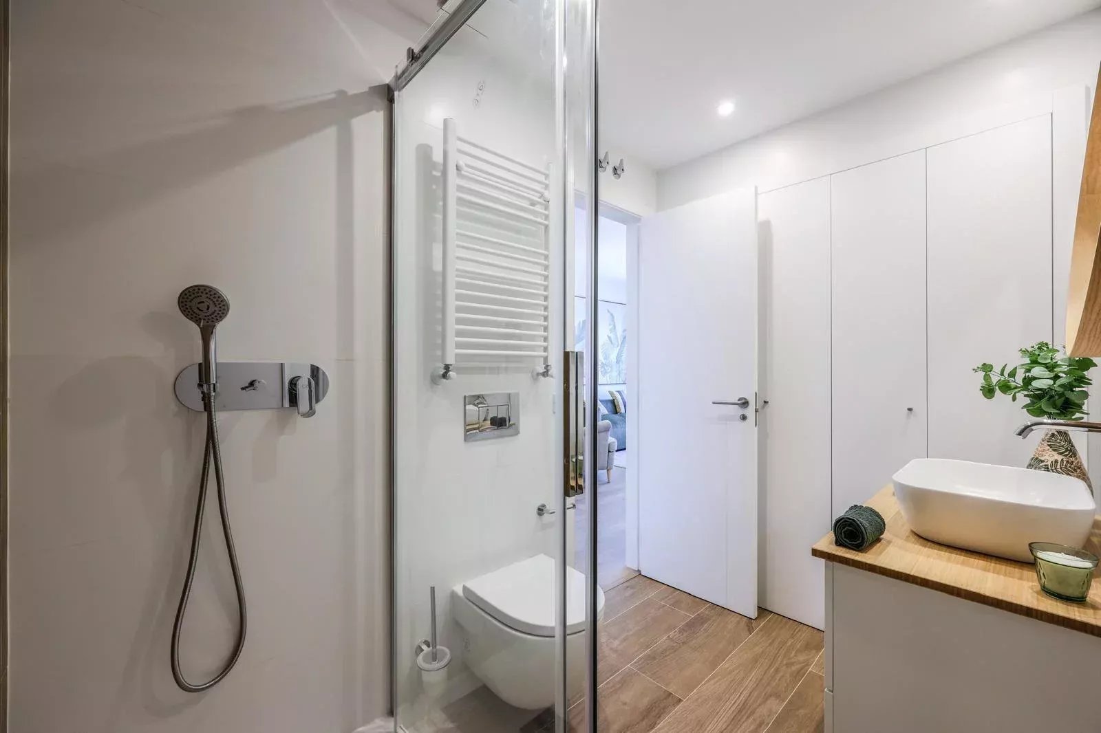 Modern and Bright Apartment on Paseo de la Castellana - picture 17