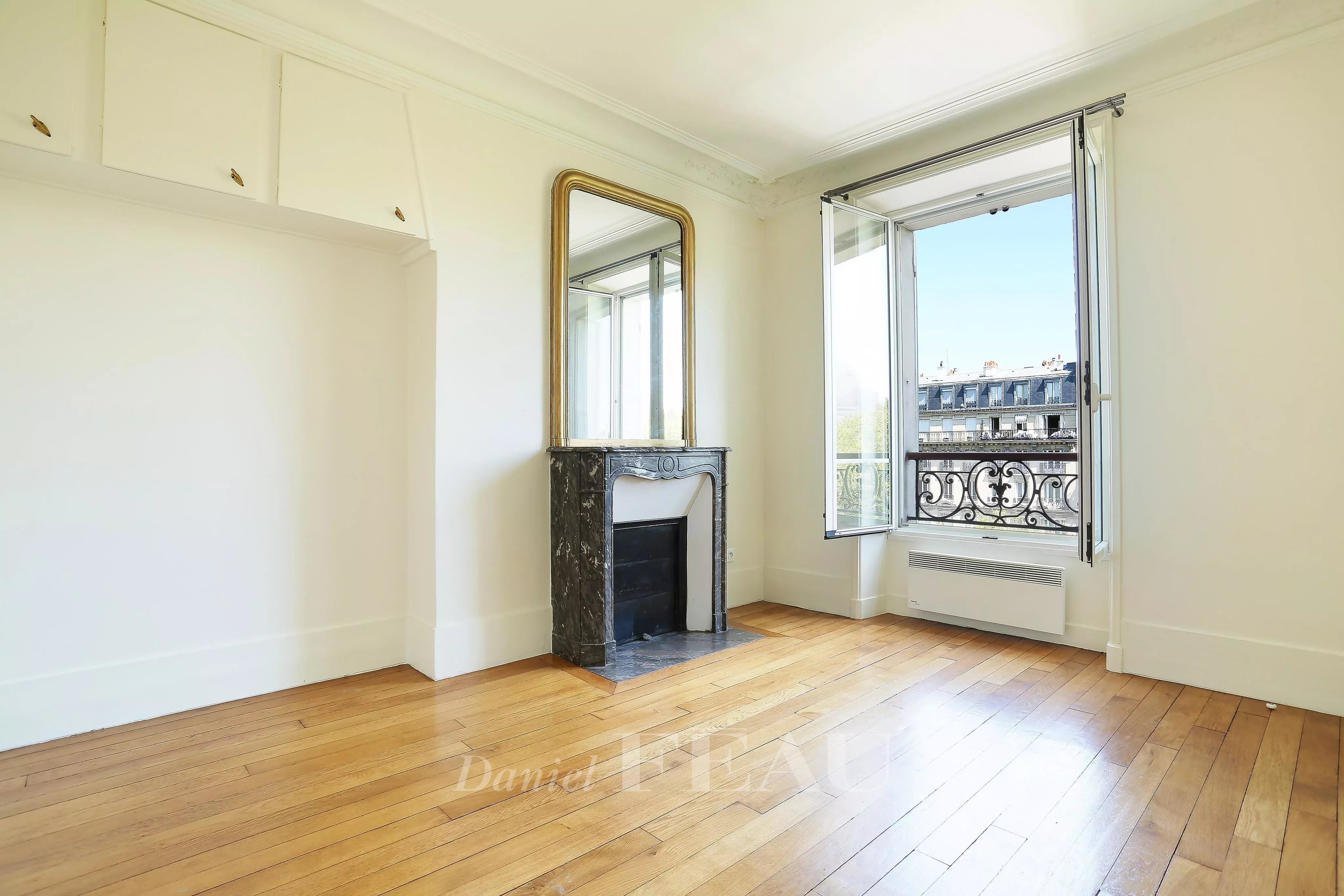 Paris 11th District –  A 3-room apartment rented unfurnished