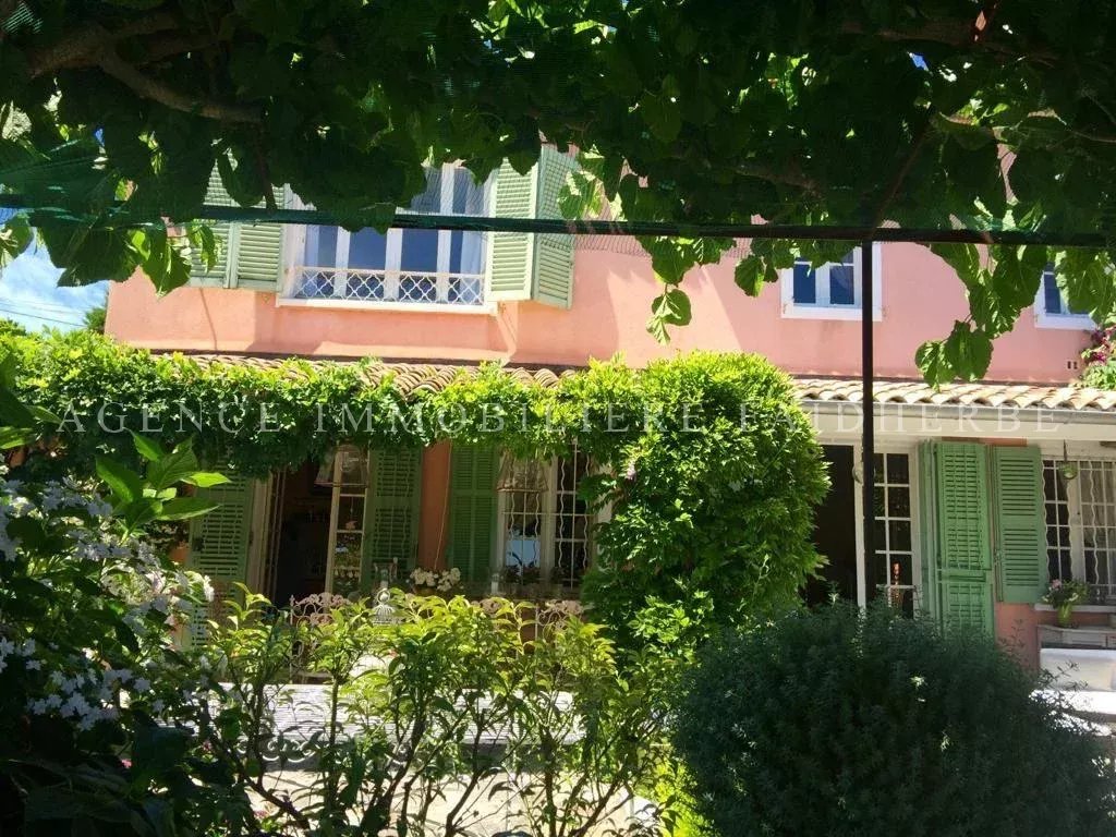 Maison avec vue sur la mer et piscine REF 144
