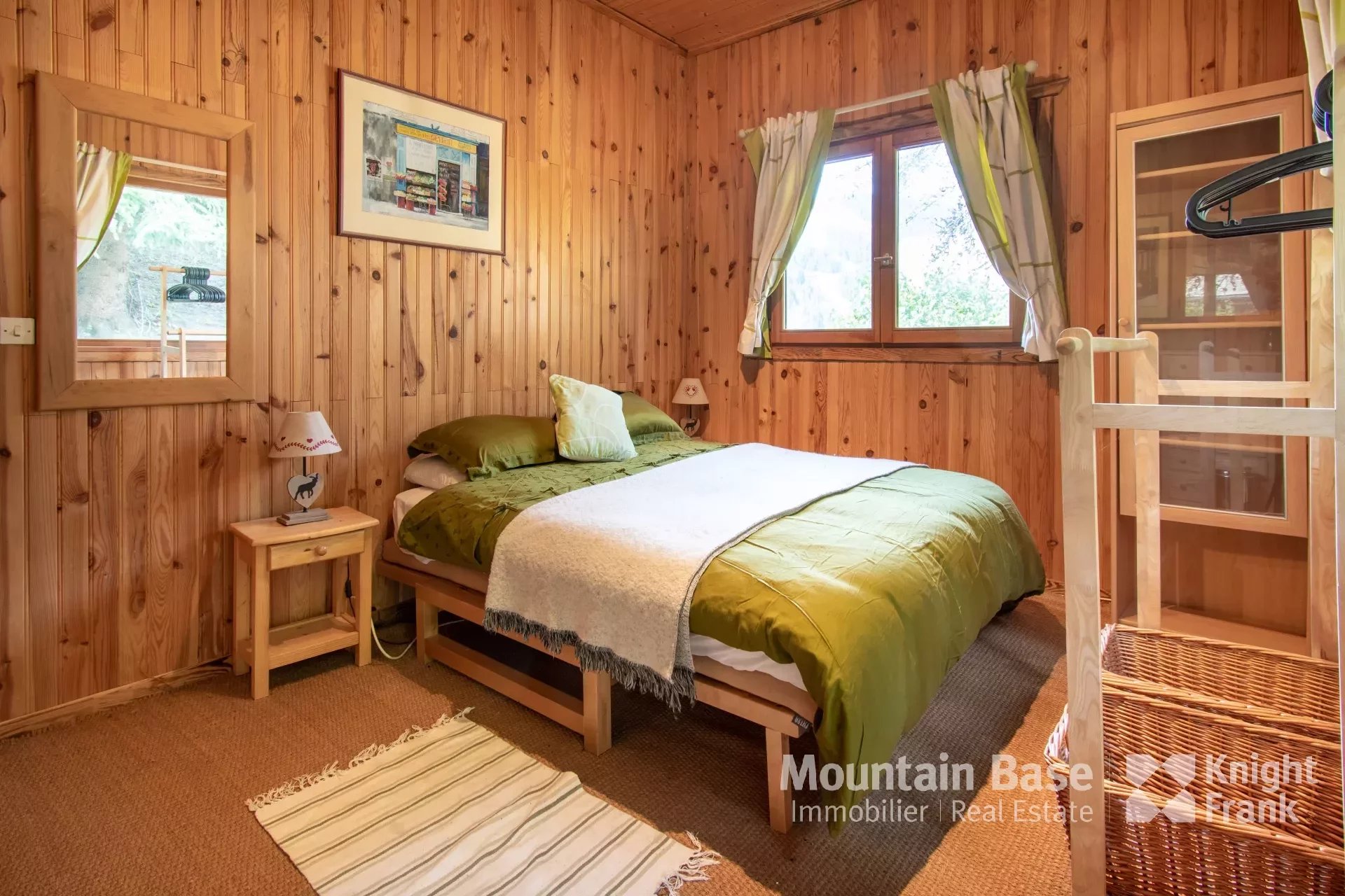 Photo of 6 bedroom chalet in a sought-after area