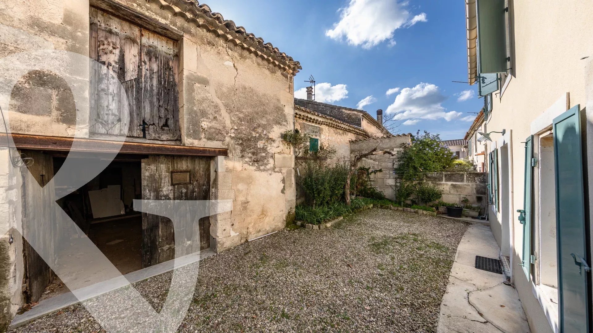 MAISON DE VILLAGE A RENOVER