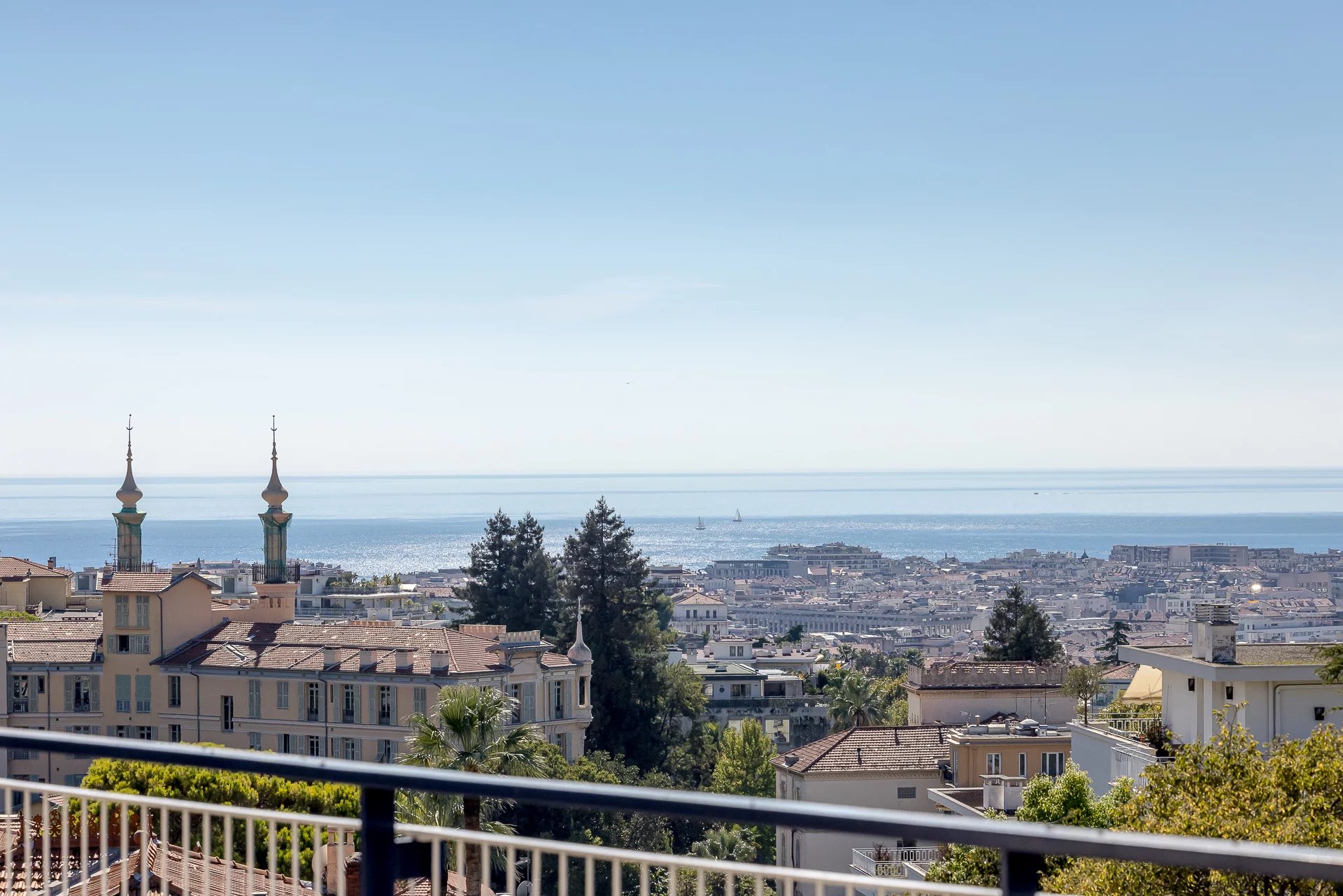 Top floor with terrace and panoramic sea view