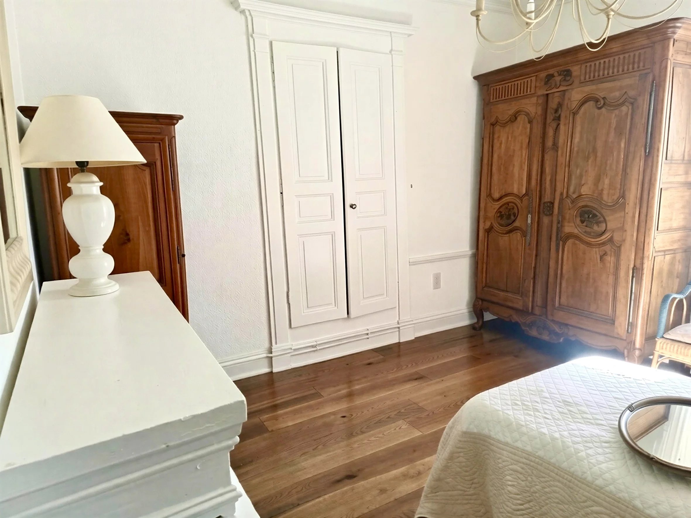 MAISON FAMILIALE DE CARACTÈRE AVEC PISCINE ET DE NOMBREUSES DÉPENDANCES — photo 13