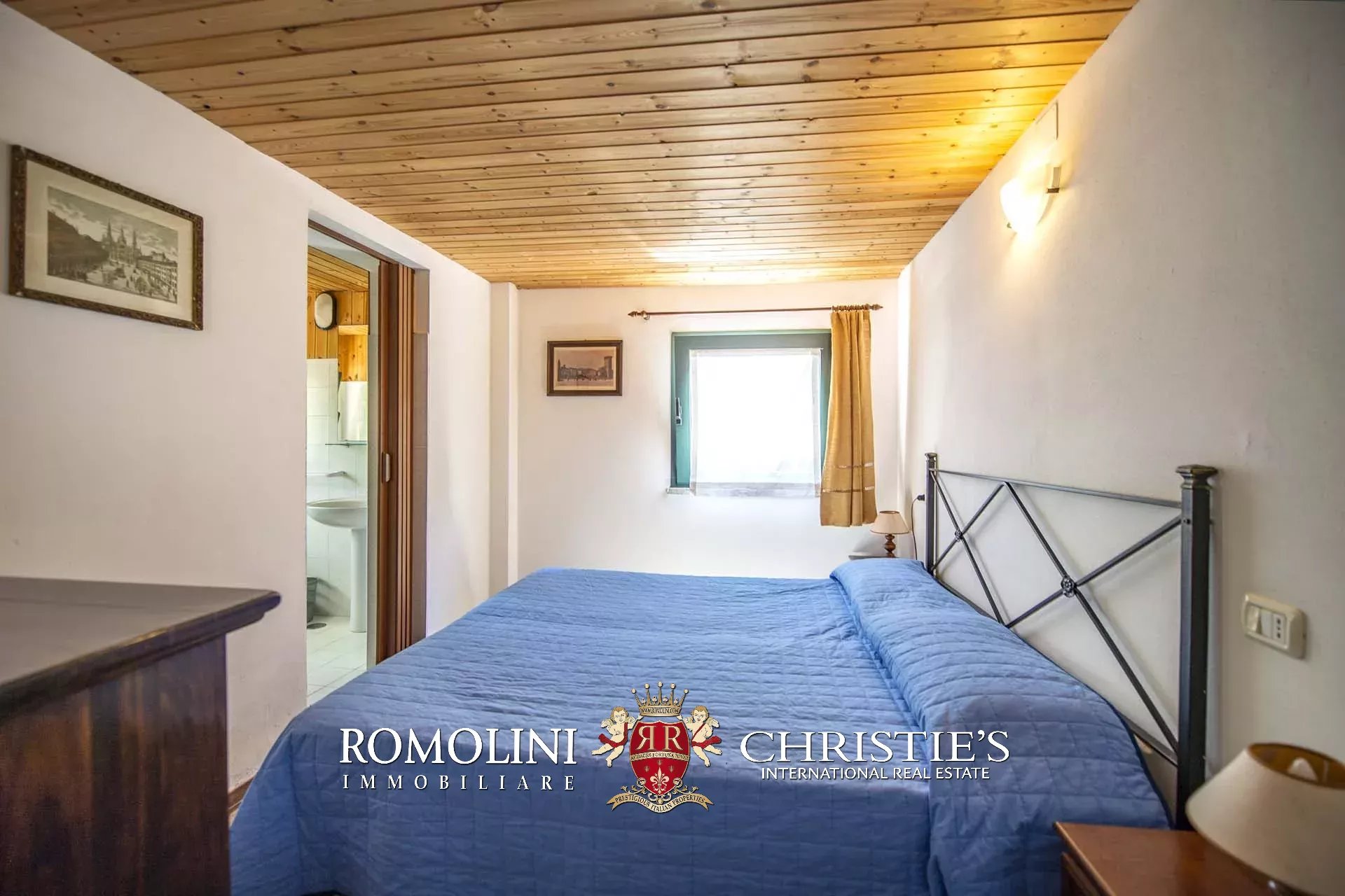33 Bedroom Villa/Townhouse's Image 37