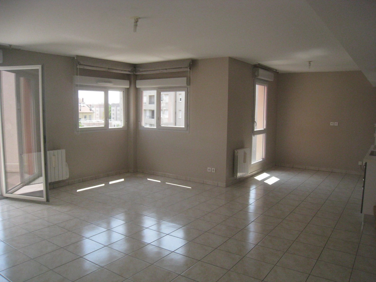 3075992 Location Villeurbanne