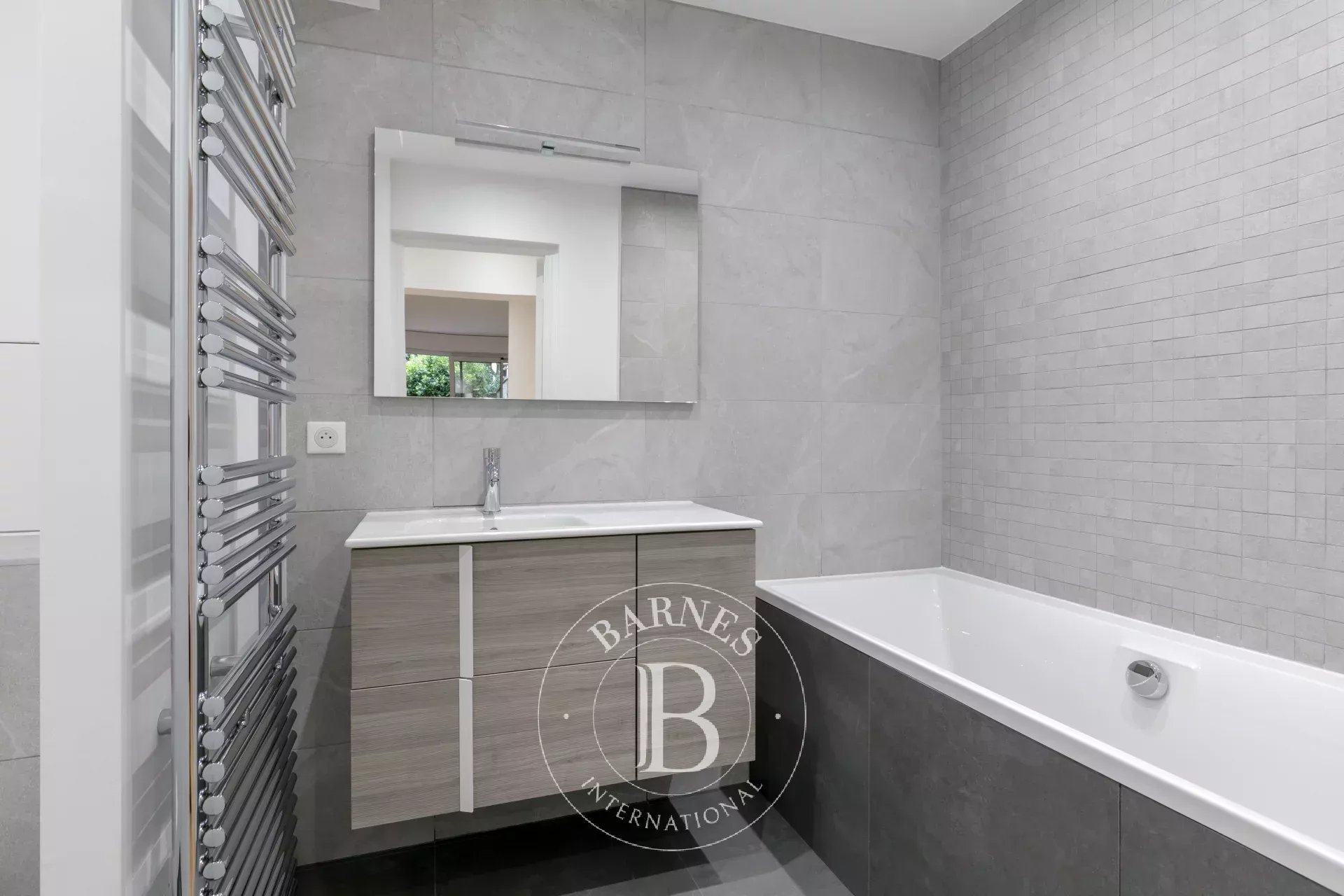 Neuilly - Inkermann - Garden Level - 3 Bedroom Dual-Aspect Apartment - picture 16