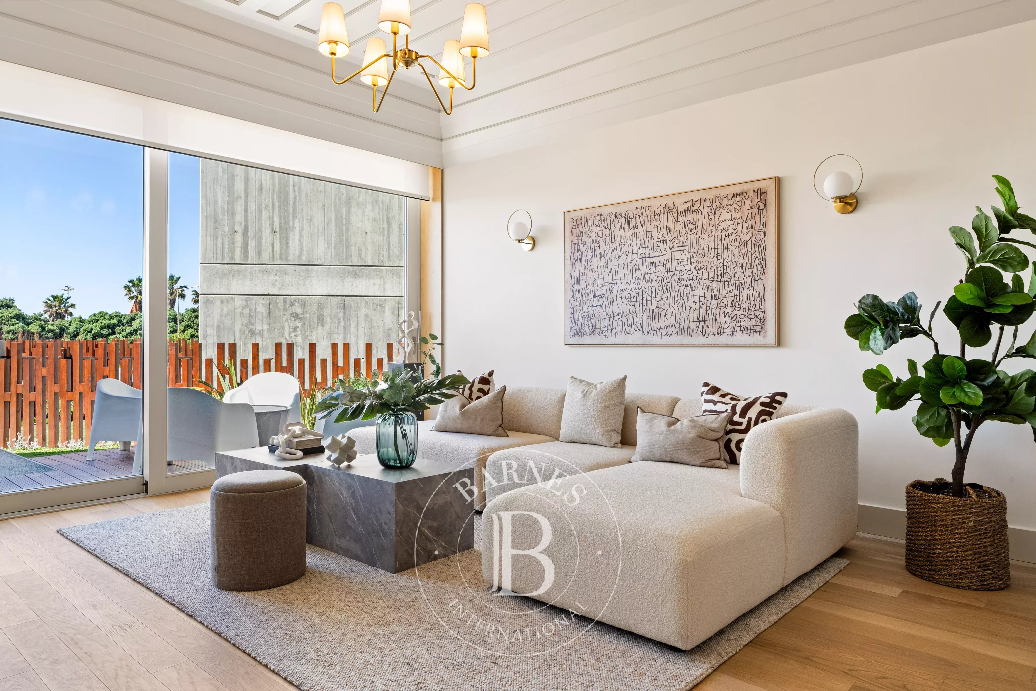 Jardin et vue sur la mer