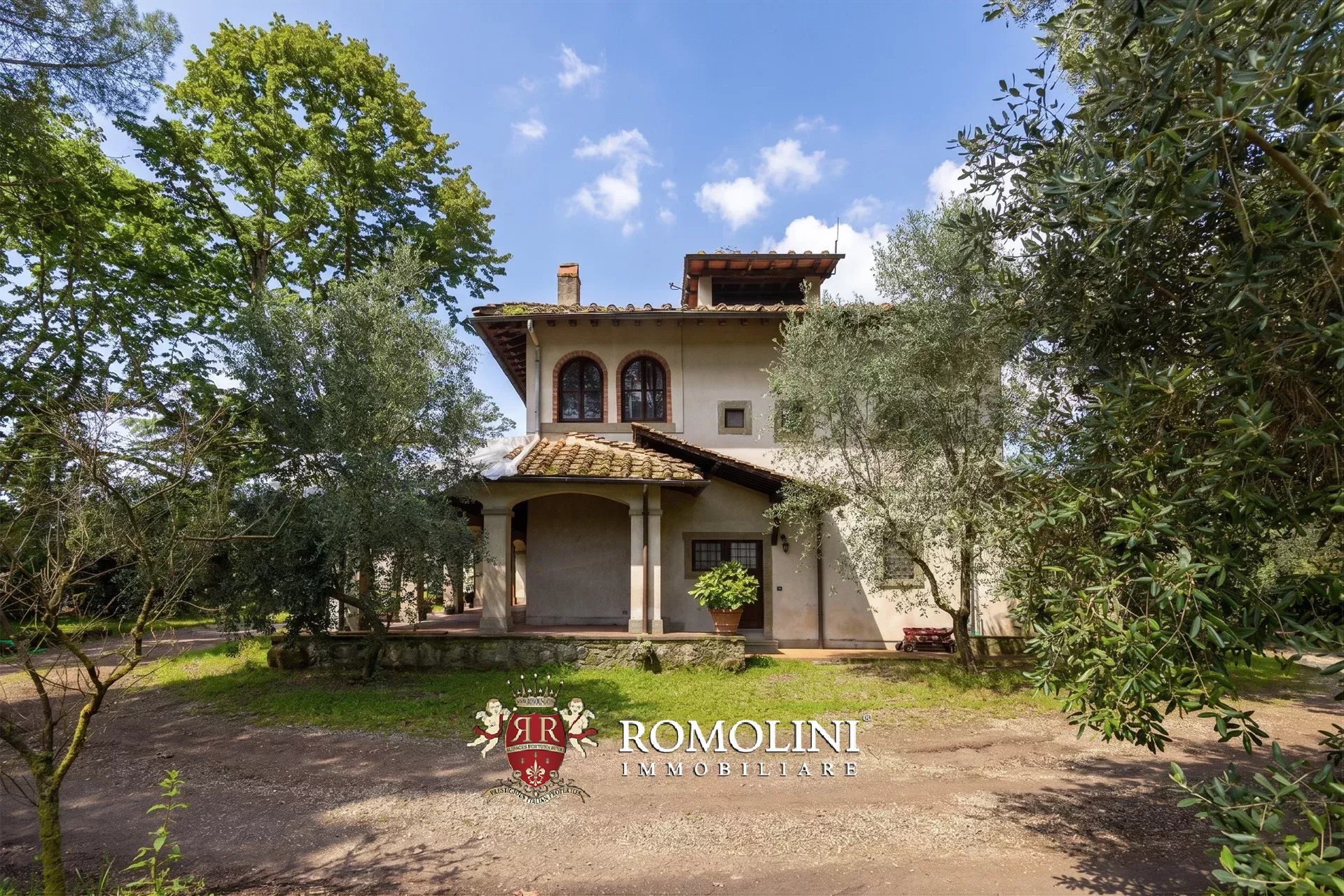 7 Bedroom Villa/Townhouse's Image 3