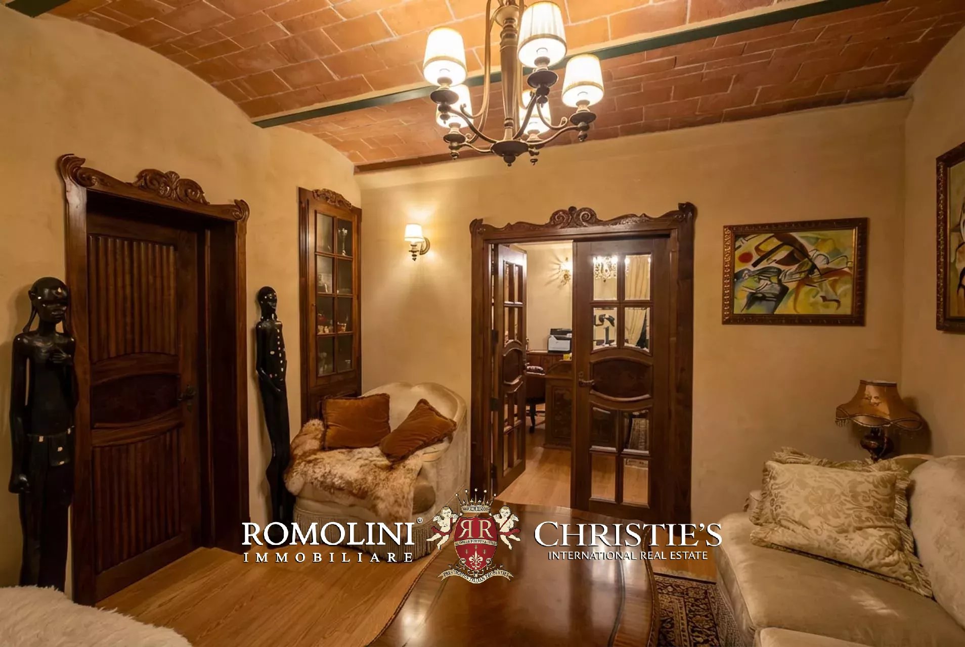 5 Bedroom Villa/Townhouse's Image 24