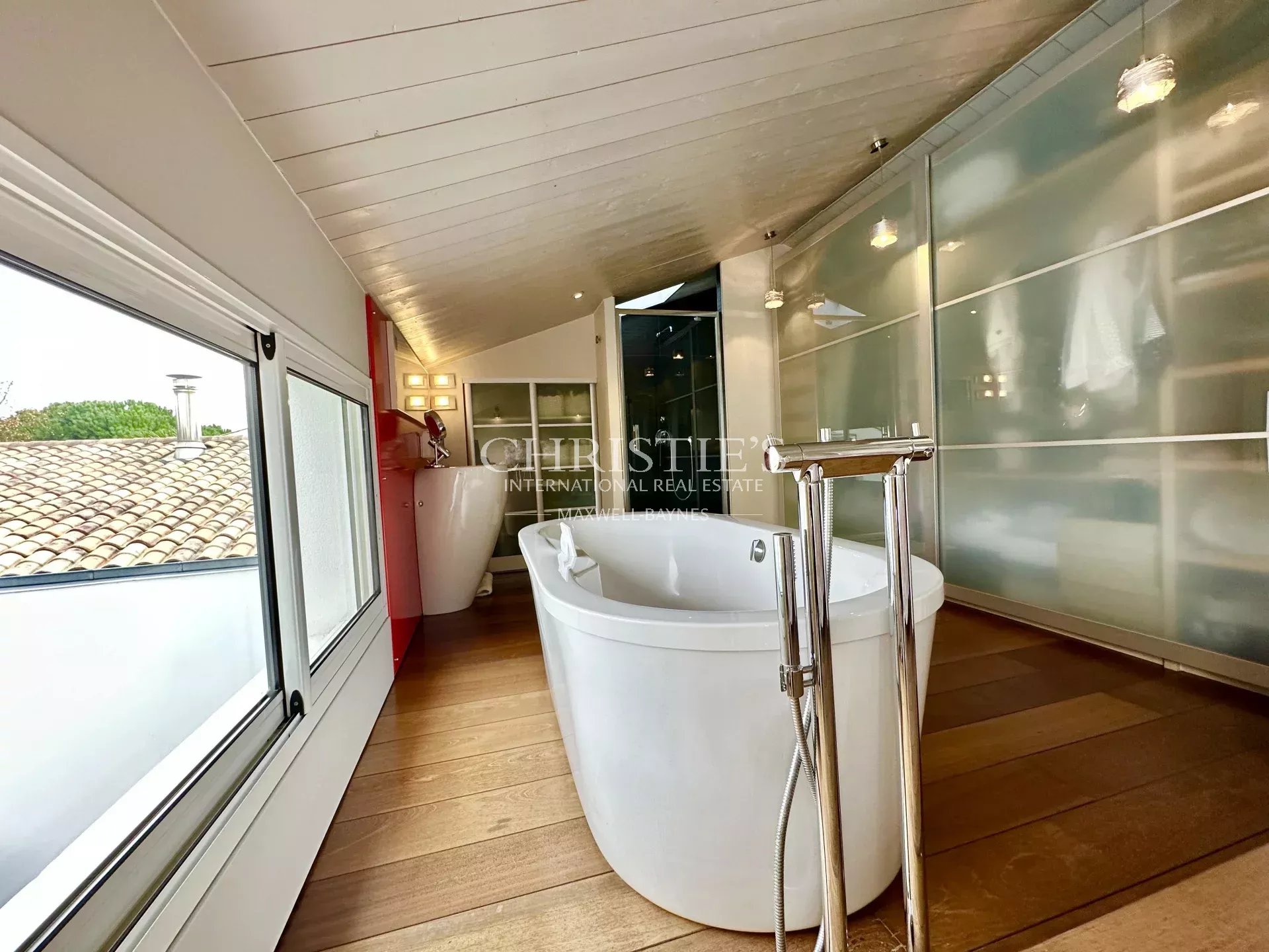 4 Bedroom Villa/Townhouse's Image 9