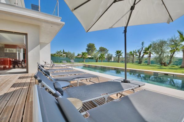 Contemporary Mougins Villa for sale with Pool area — photo 7