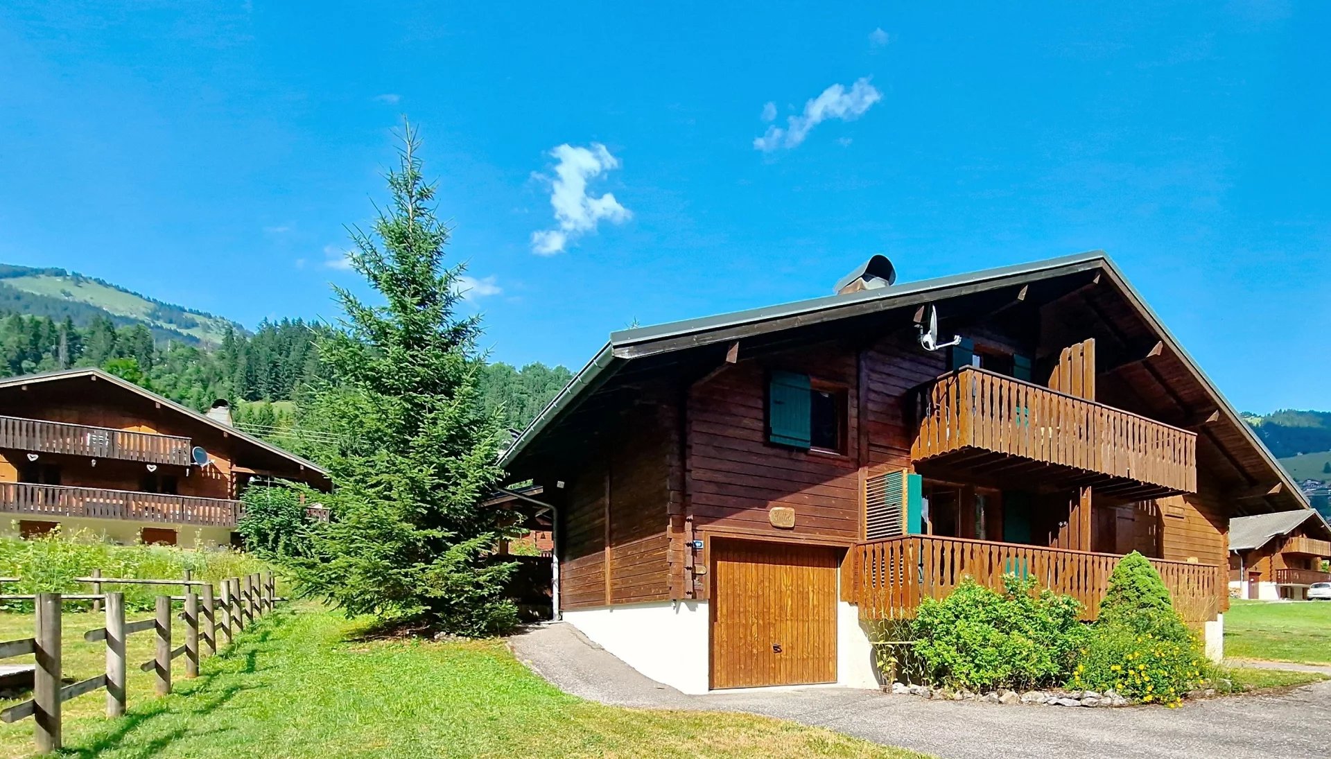 1/2 CHALET SPACIEUX SITUE AU CALME