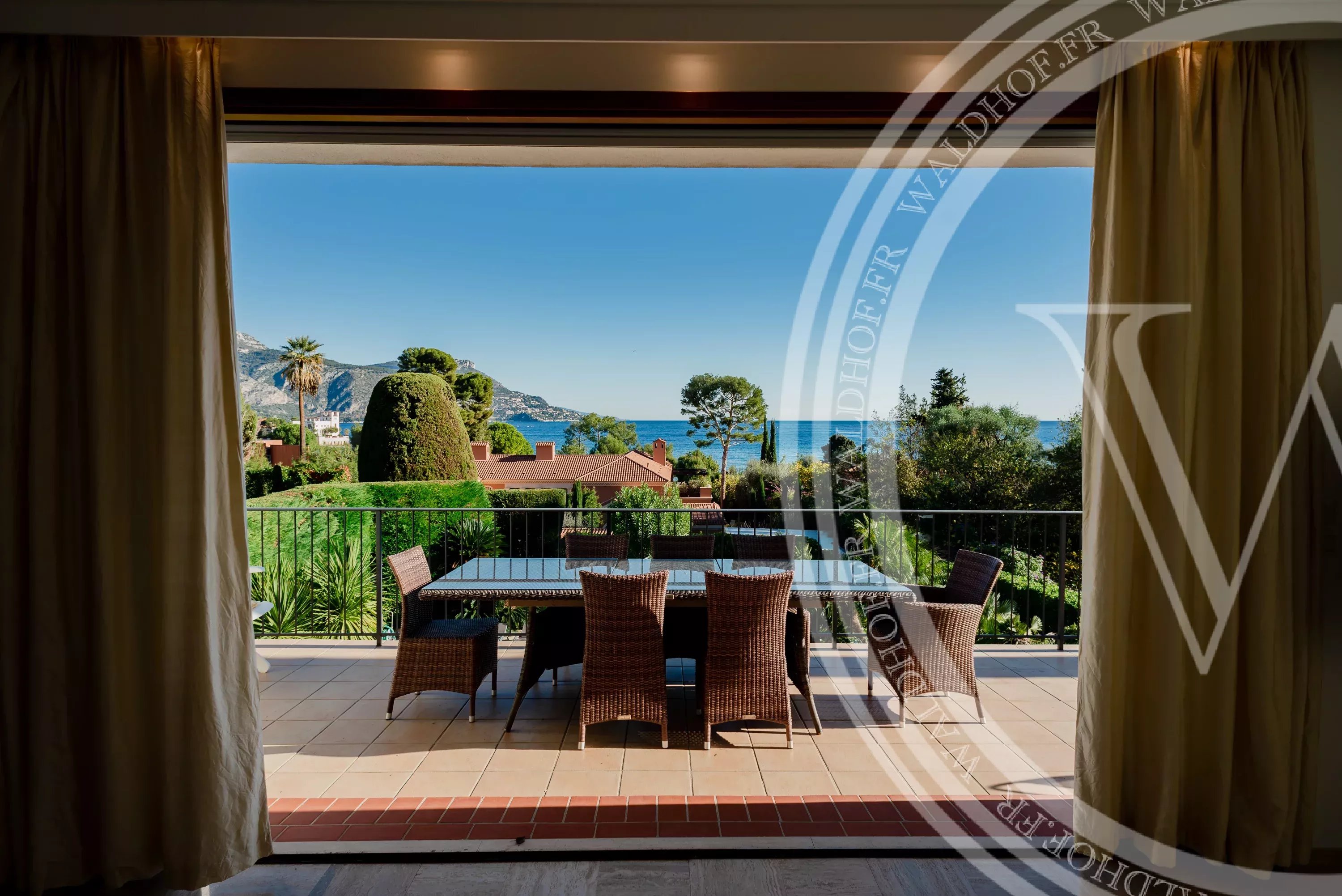 Villa d’Architecte avec Vue Mer – Élégance et Calme Absolu au Cœur de Saint-Jean-Cap-Ferrat