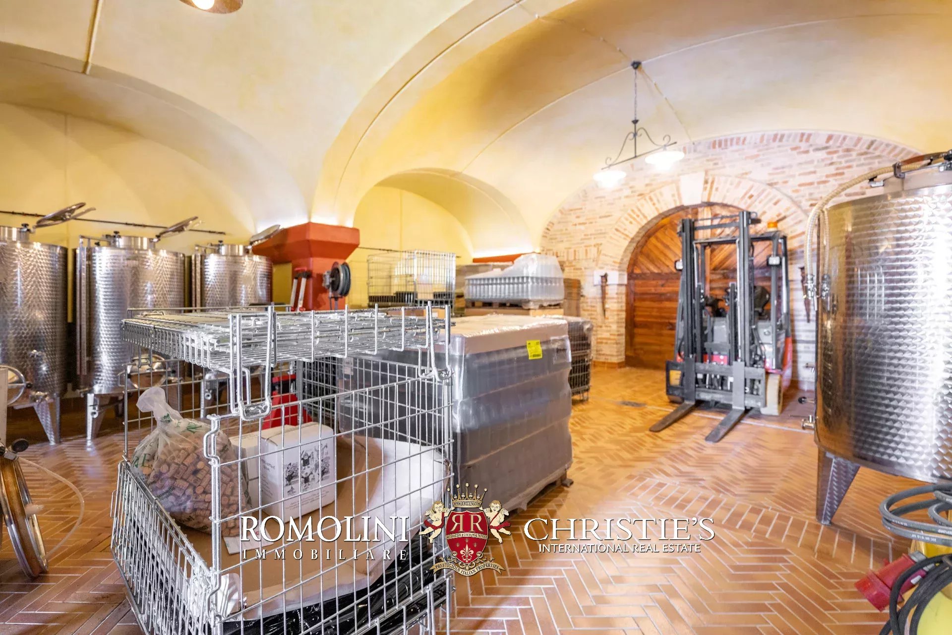 13 Bedroom Vineyard's Image 22