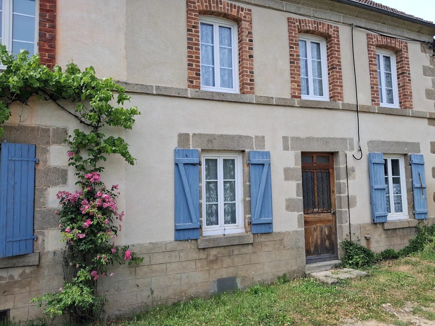 À vendre dans la Creuse, maison mitoyenne avec grande grange - Photo 3