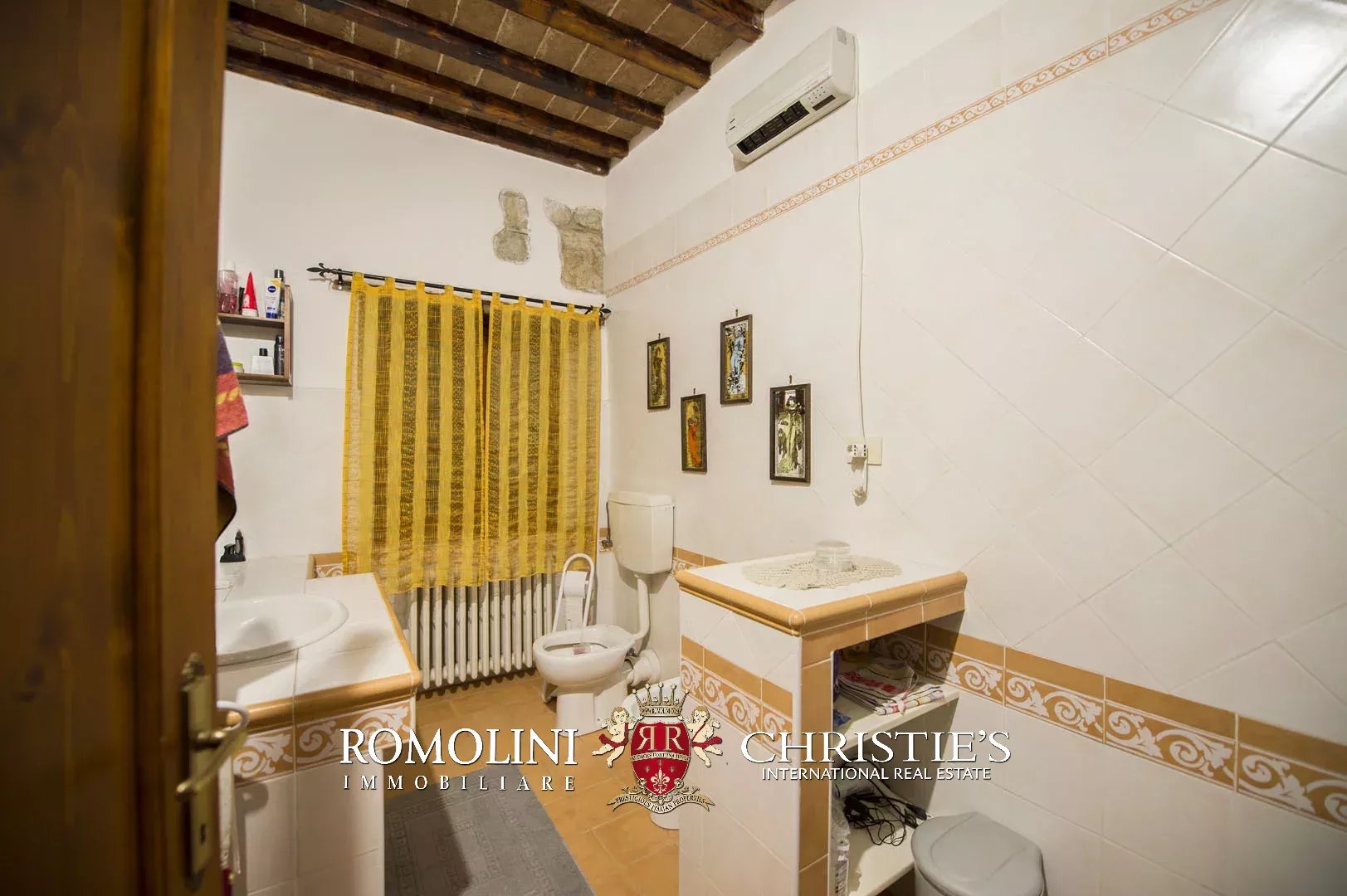 7 Bedroom Villa/Townhouse's Image 35
