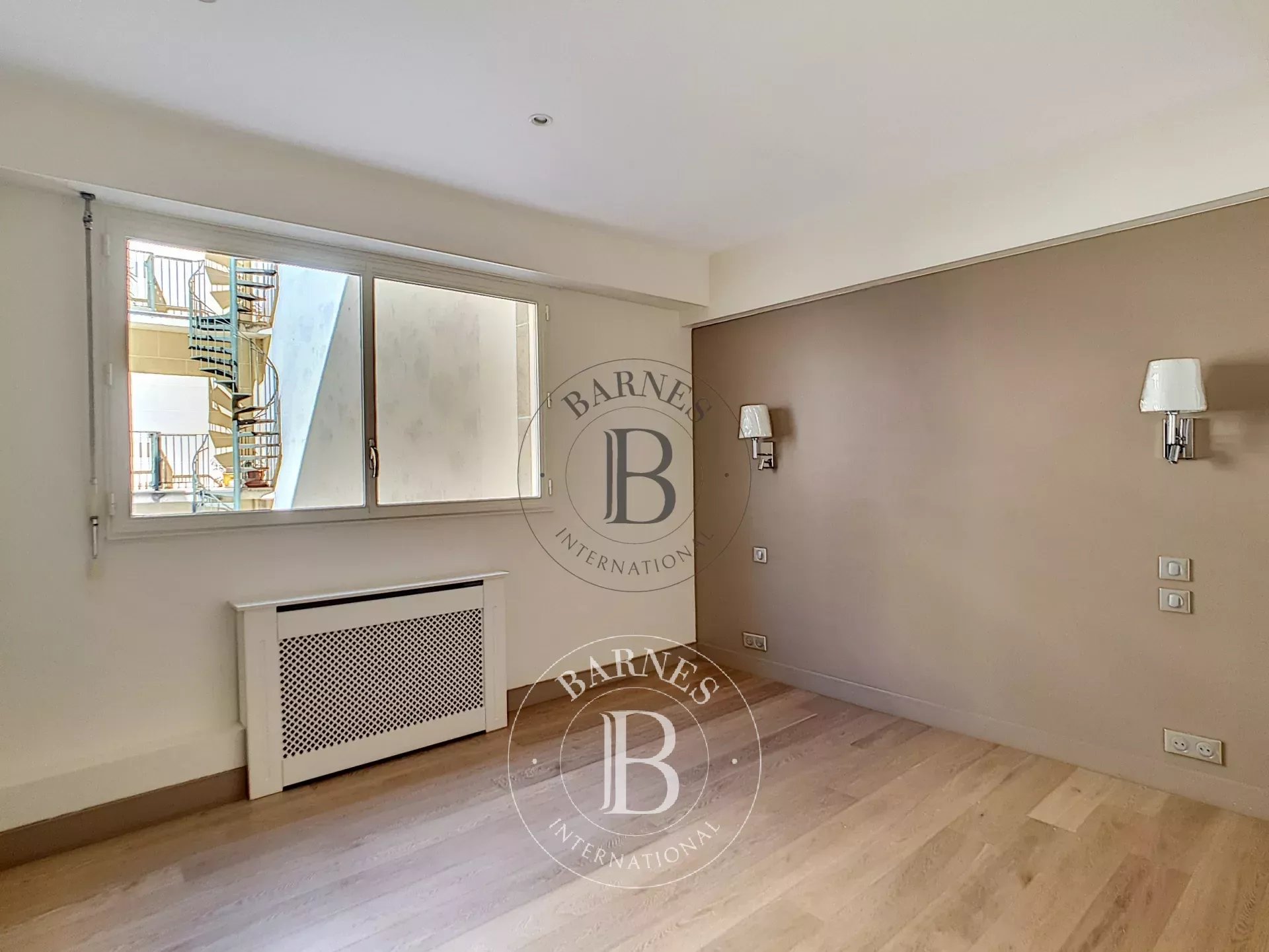 Daire Paris 8ème - picture 8