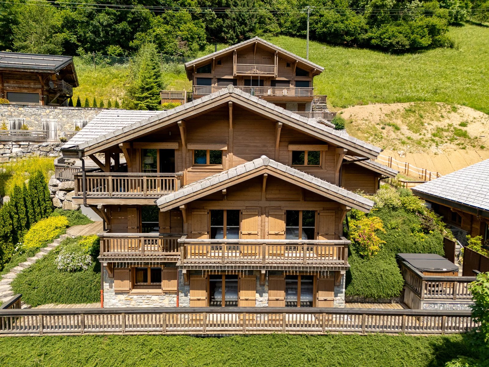 Photo of MORZINE – Spacious 6-bedroom chalet with proven rental history