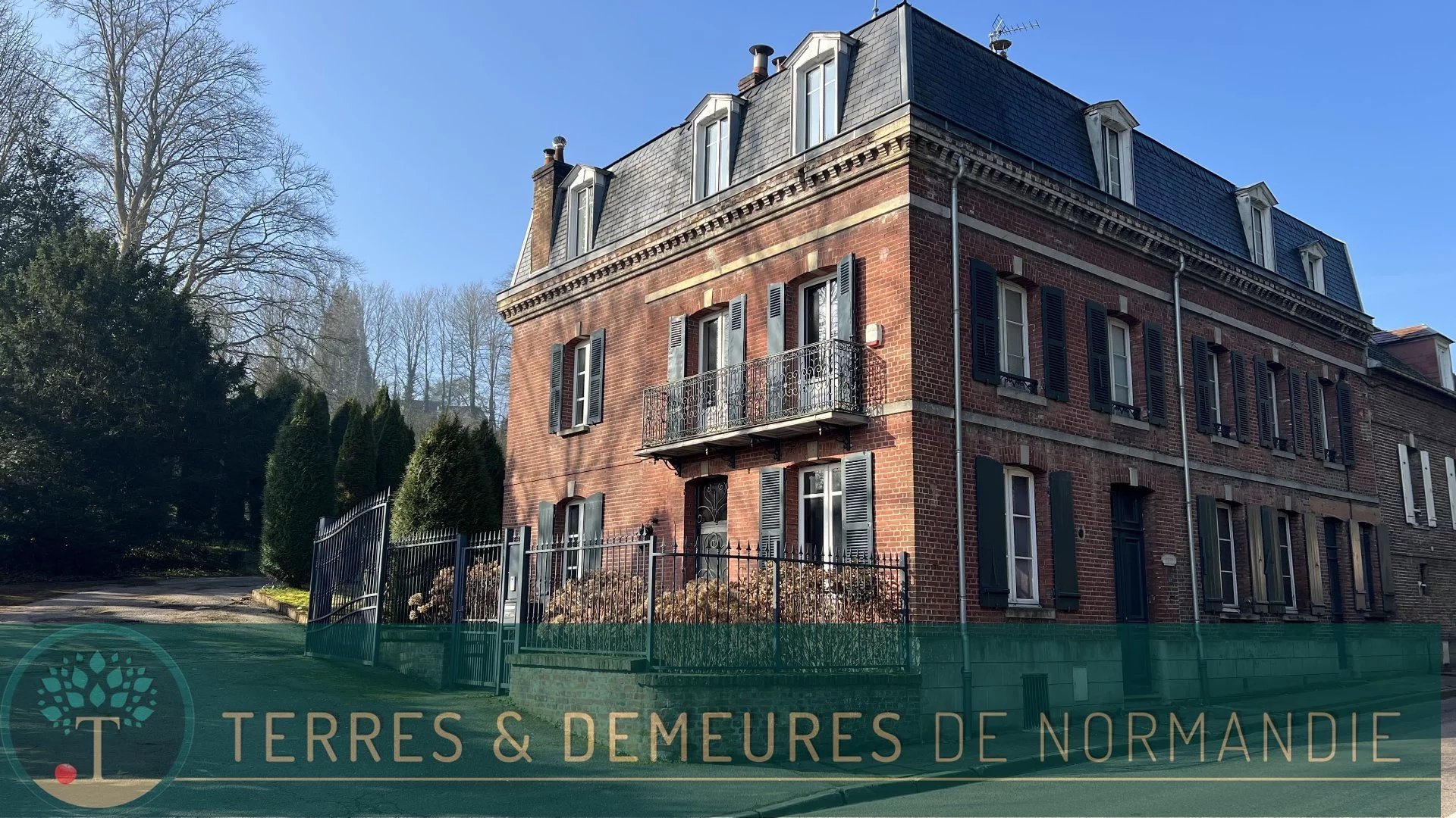 A vendre Magnifique demeure de famille 283m², 7 chambres, salle de jeux, patio véranda, dépendances et jardin arboré 6078m², emplacement privilégié centre-ville de Eu 76260.