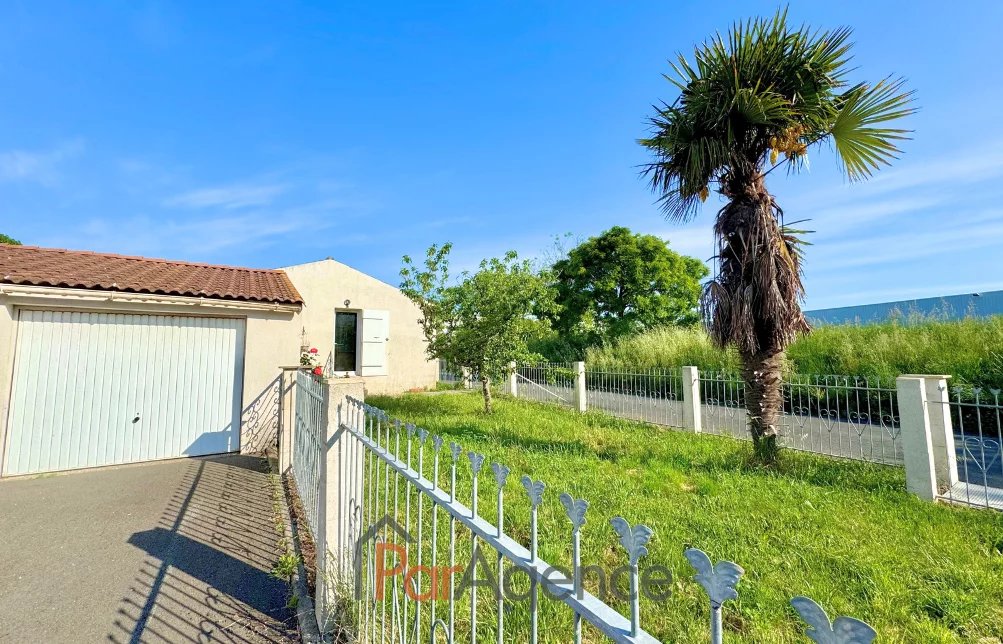 700 m CENTRE-VILLE MAISON AVEC JARDIN ET GARAGE