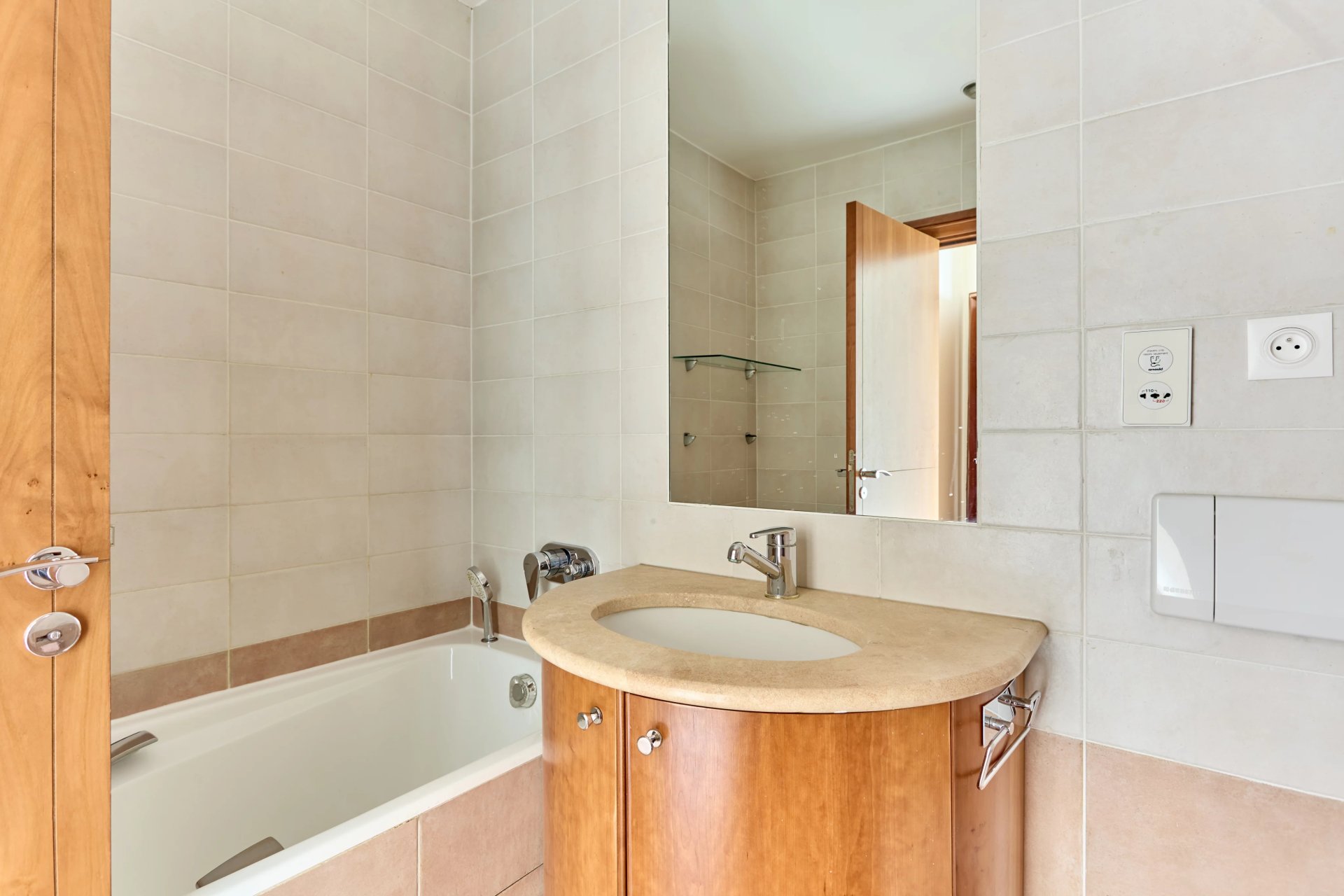 3 Bedroom Apartment/Flat's Image 11