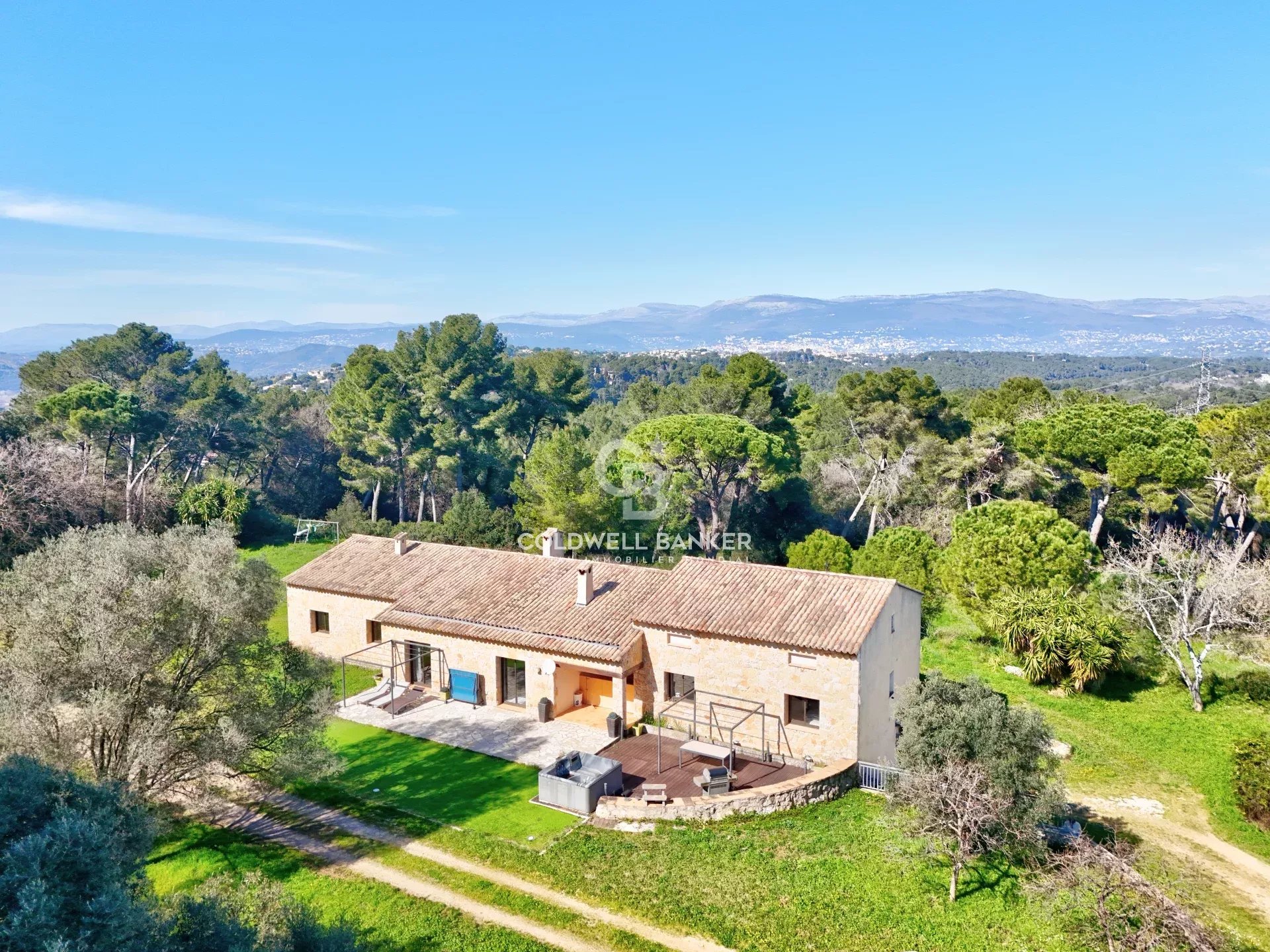 06250 MOUGINS VILLA