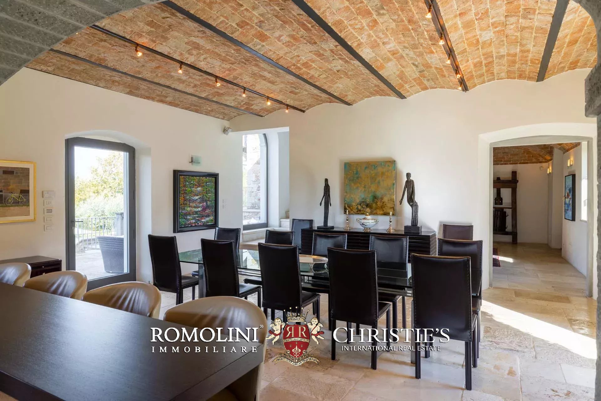 7 Bedroom Villa/Townhouse's Image 39