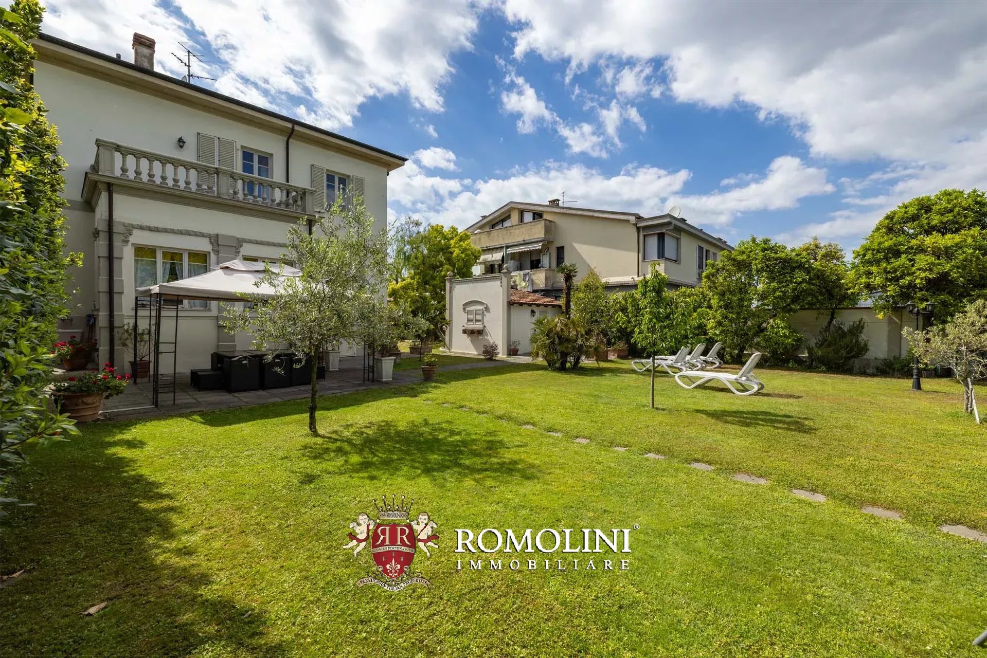 6 Bedroom Villa/Townhouse's Image 5