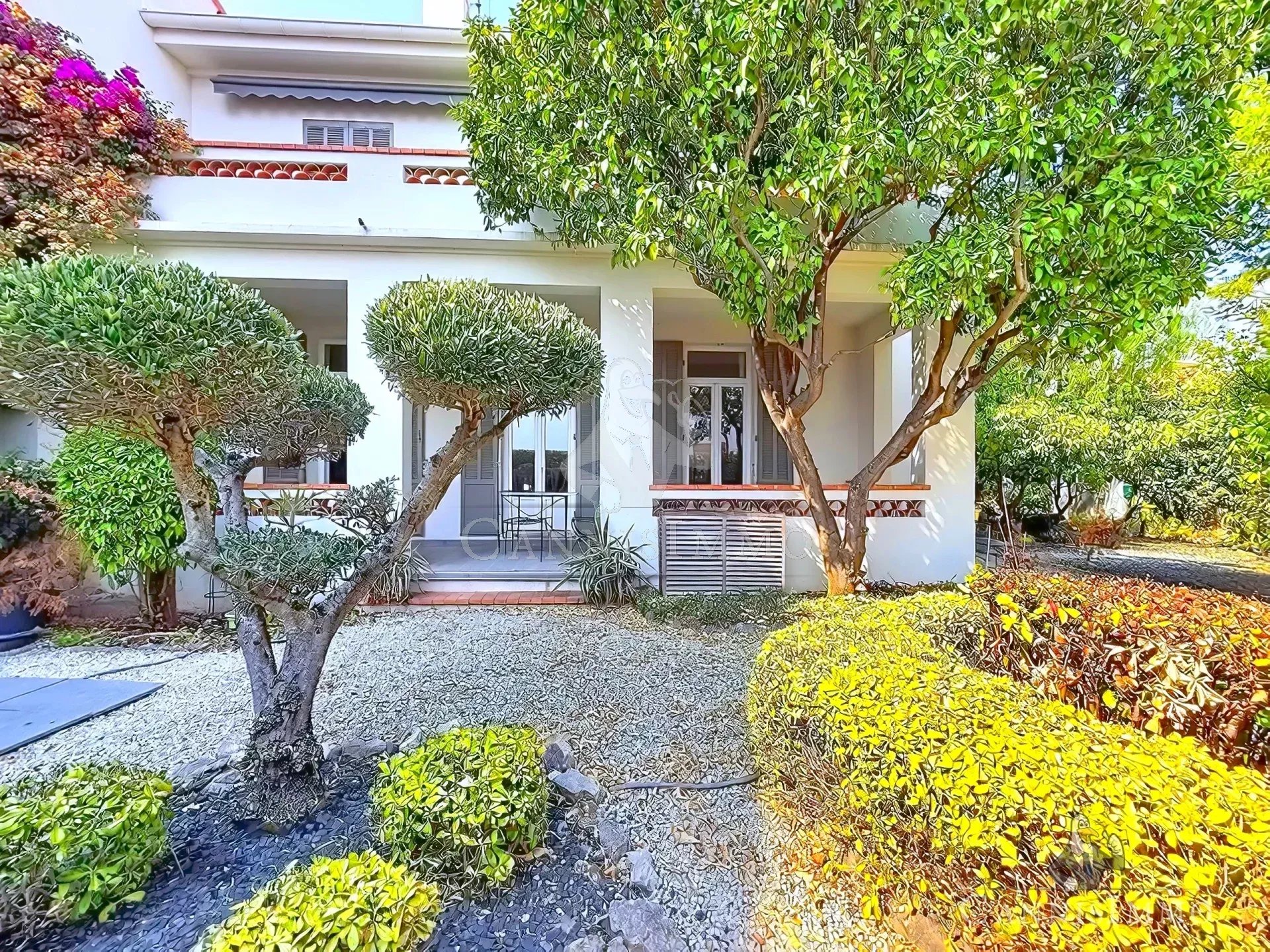 CANNES STANISLAS MAISON 6 PIECES JARDIN VUE MER