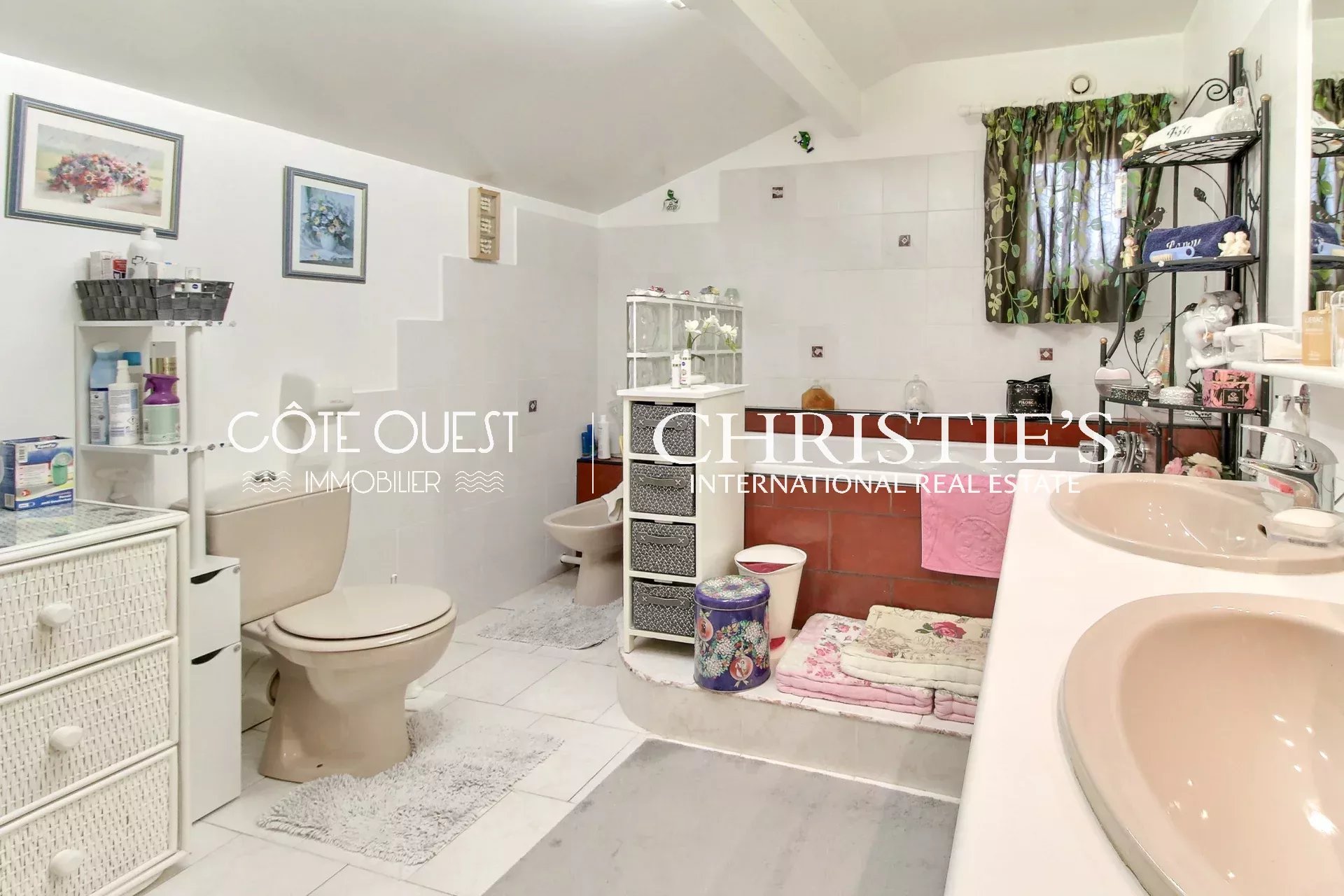 4 Bedroom Villa/Townhouse's Image 6