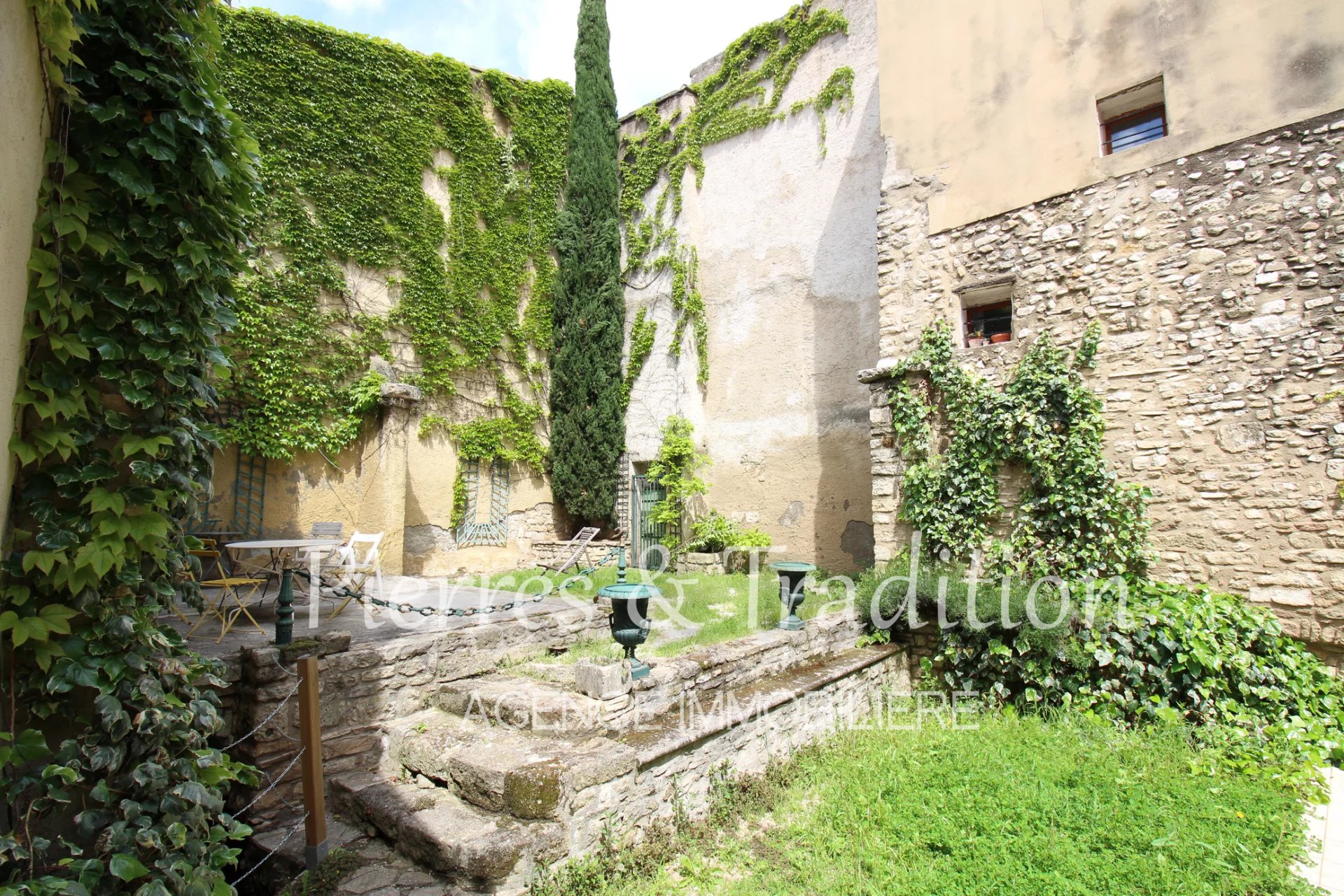 Agence immobilière de Pierres et Tradition en Luberon Apt