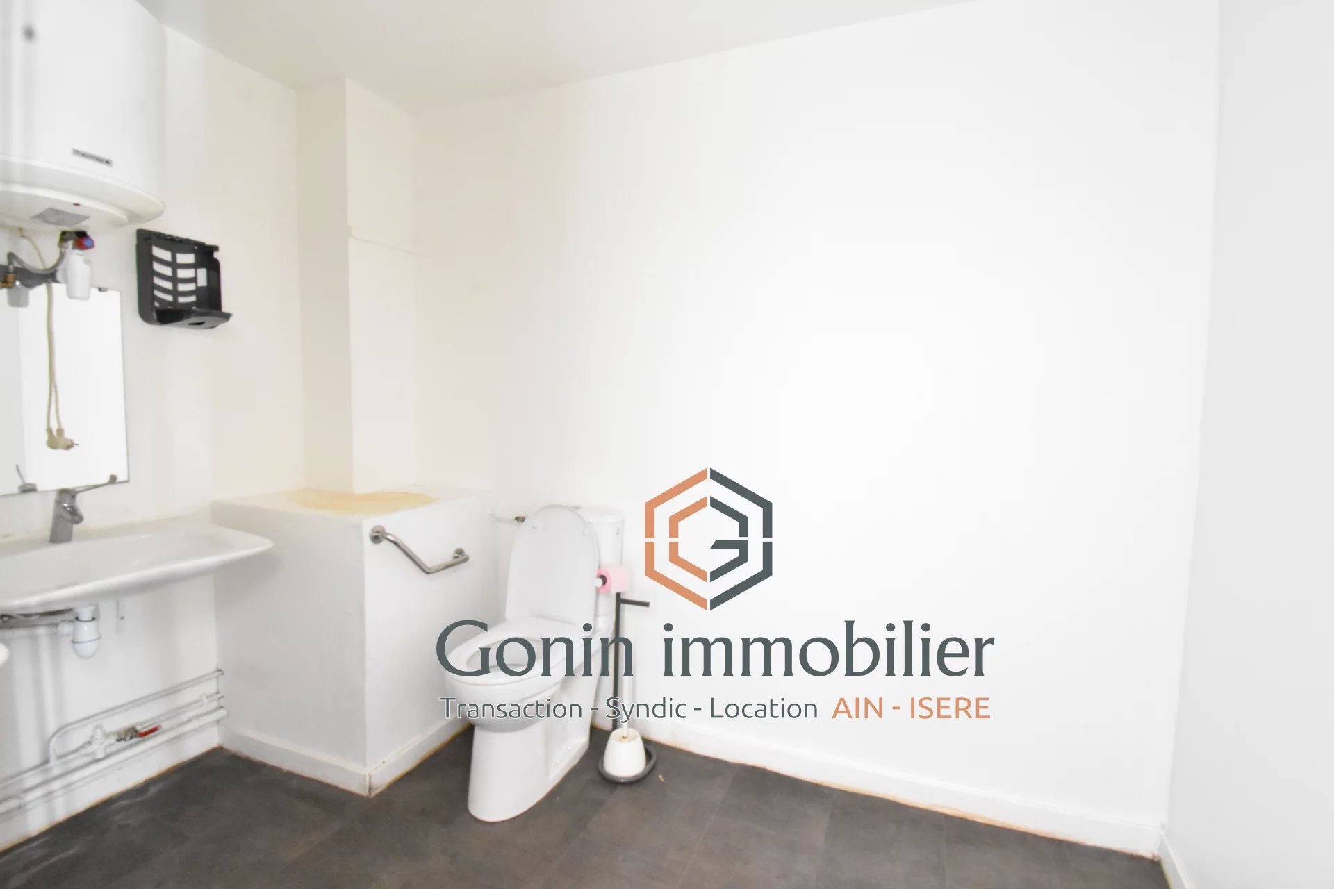 A LOUER LAGNIEU – LOCAL COMMERCIAL