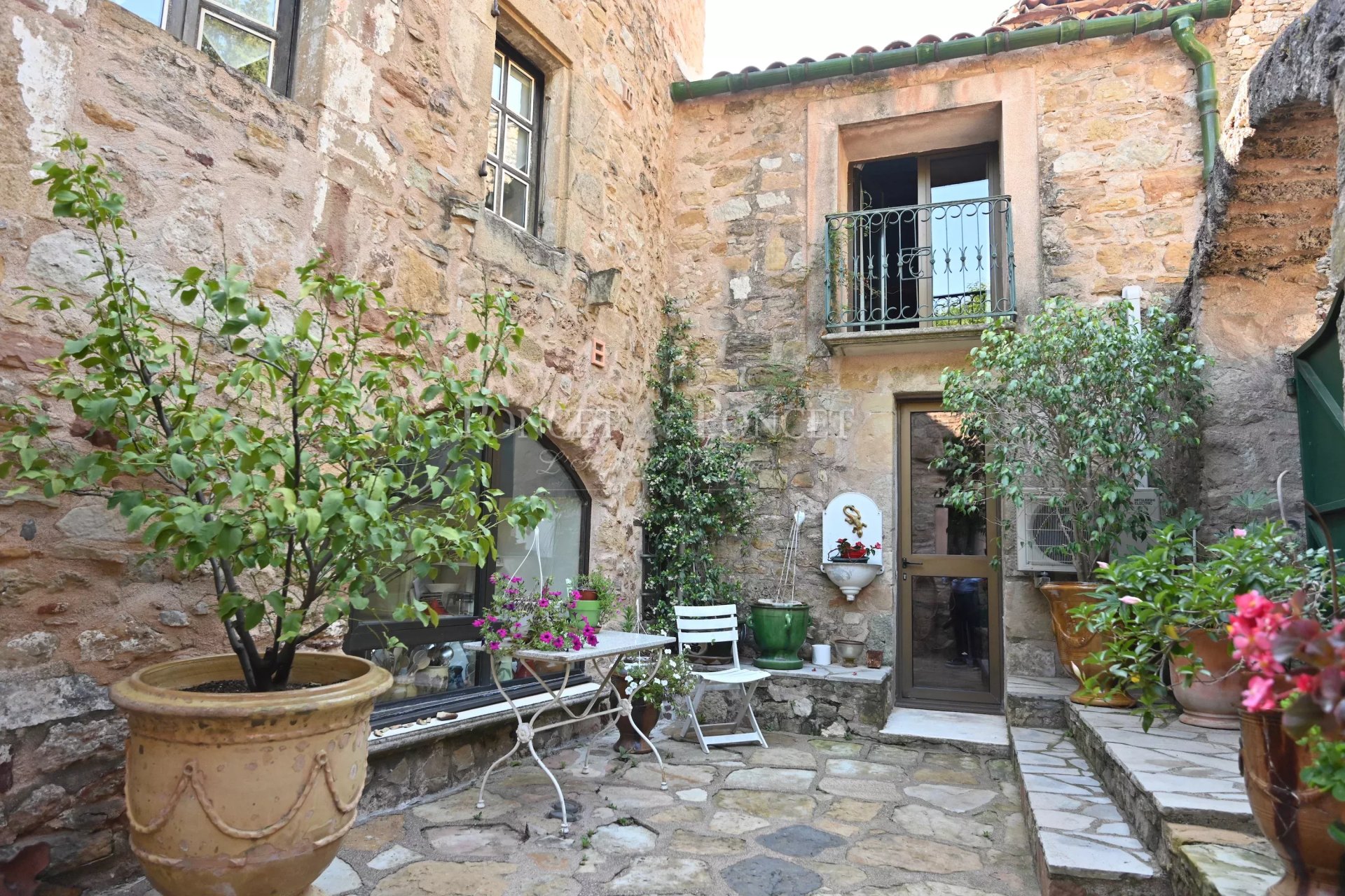 3 Bedroom Villa/Townhouse's Image 5