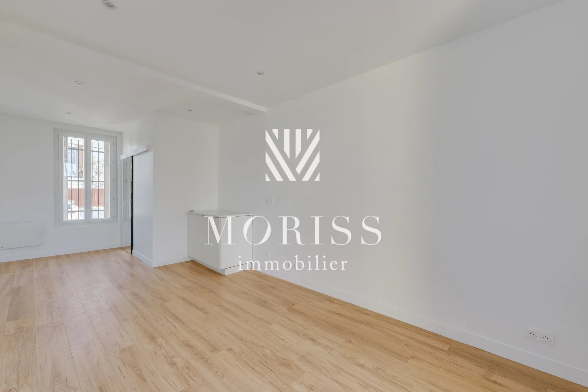 STUDIO DE  22M² - REFAIT A NEUF - Image Array