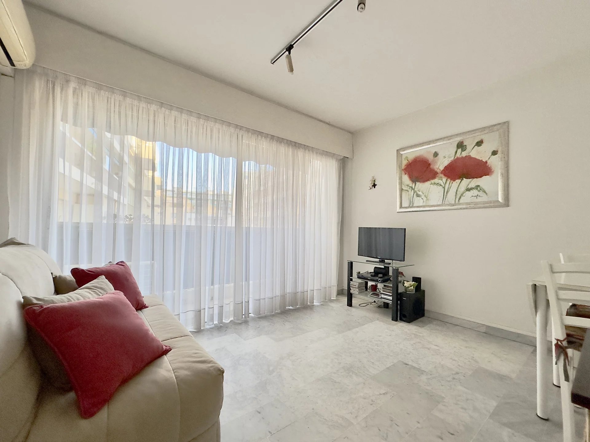 STUDIO CENTRE VILLE ANTIBES