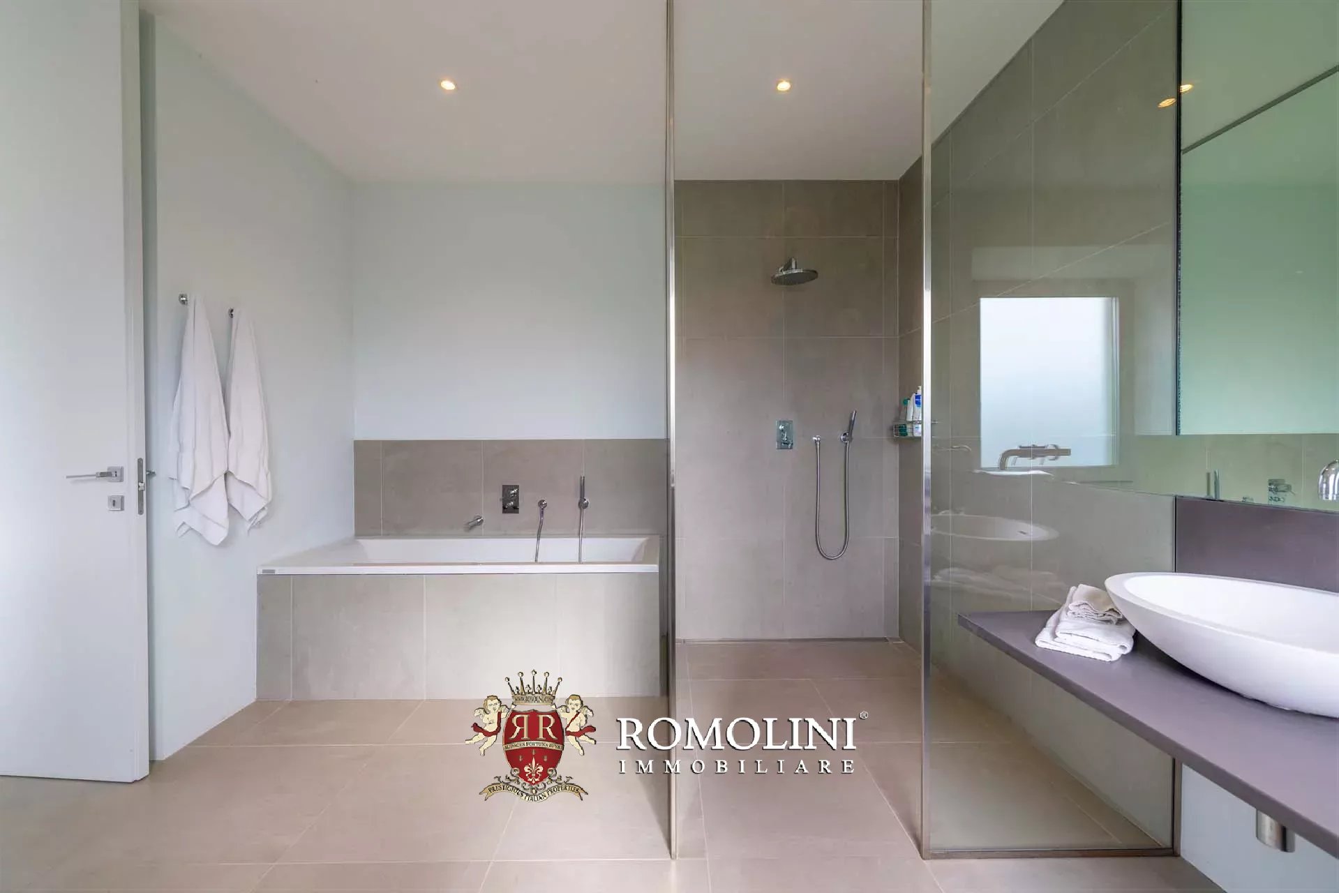 7 Bedroom Villa/Townhouse's Image 116