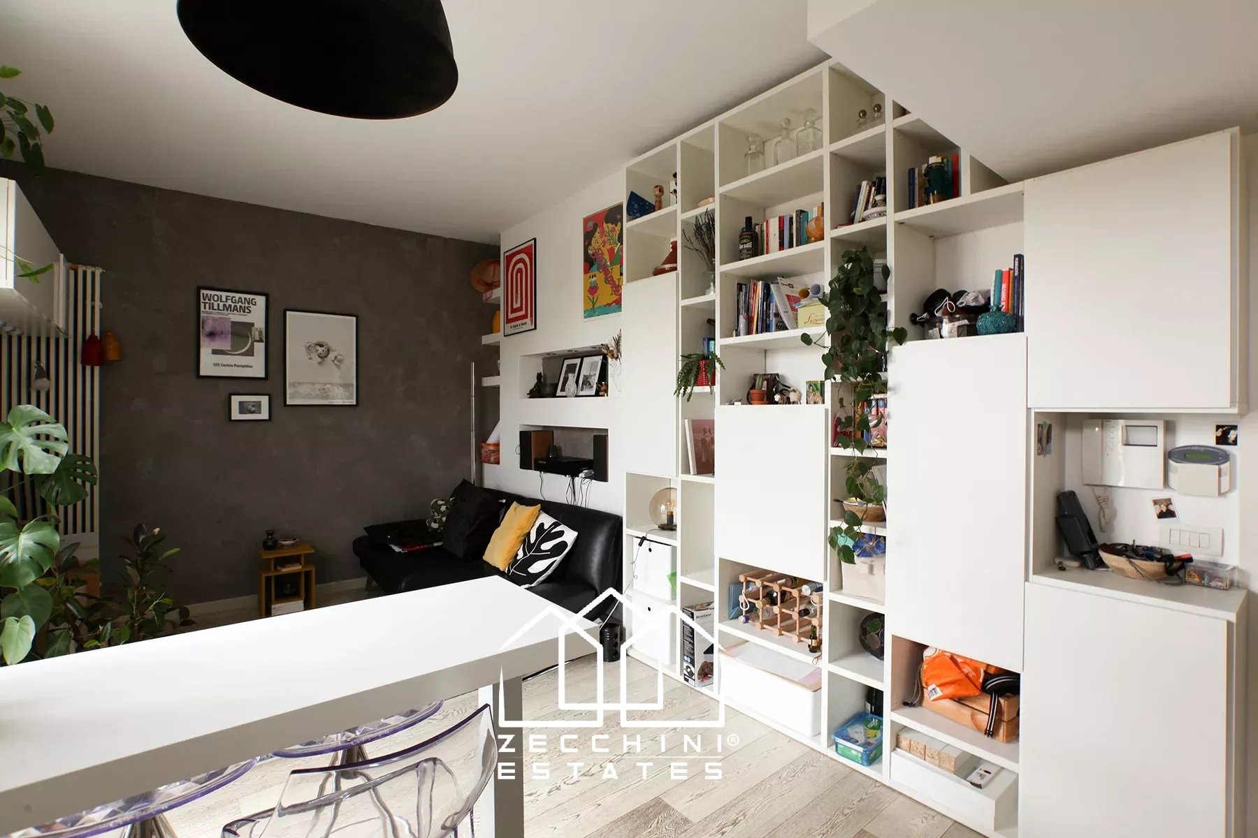 Pleasant one-bedroom with large terrace.