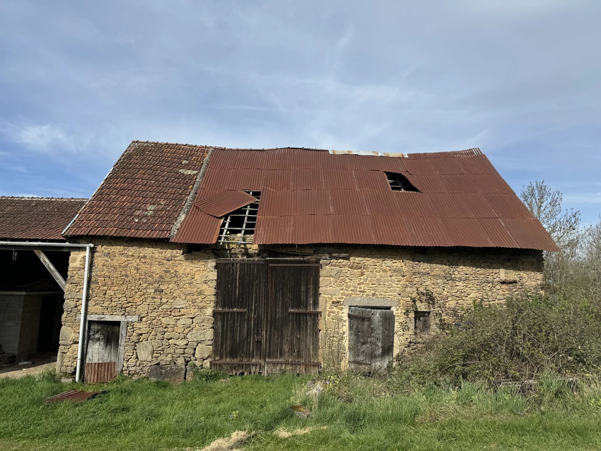 Farmhouse to renovate - Between Guéret and Jarnages
