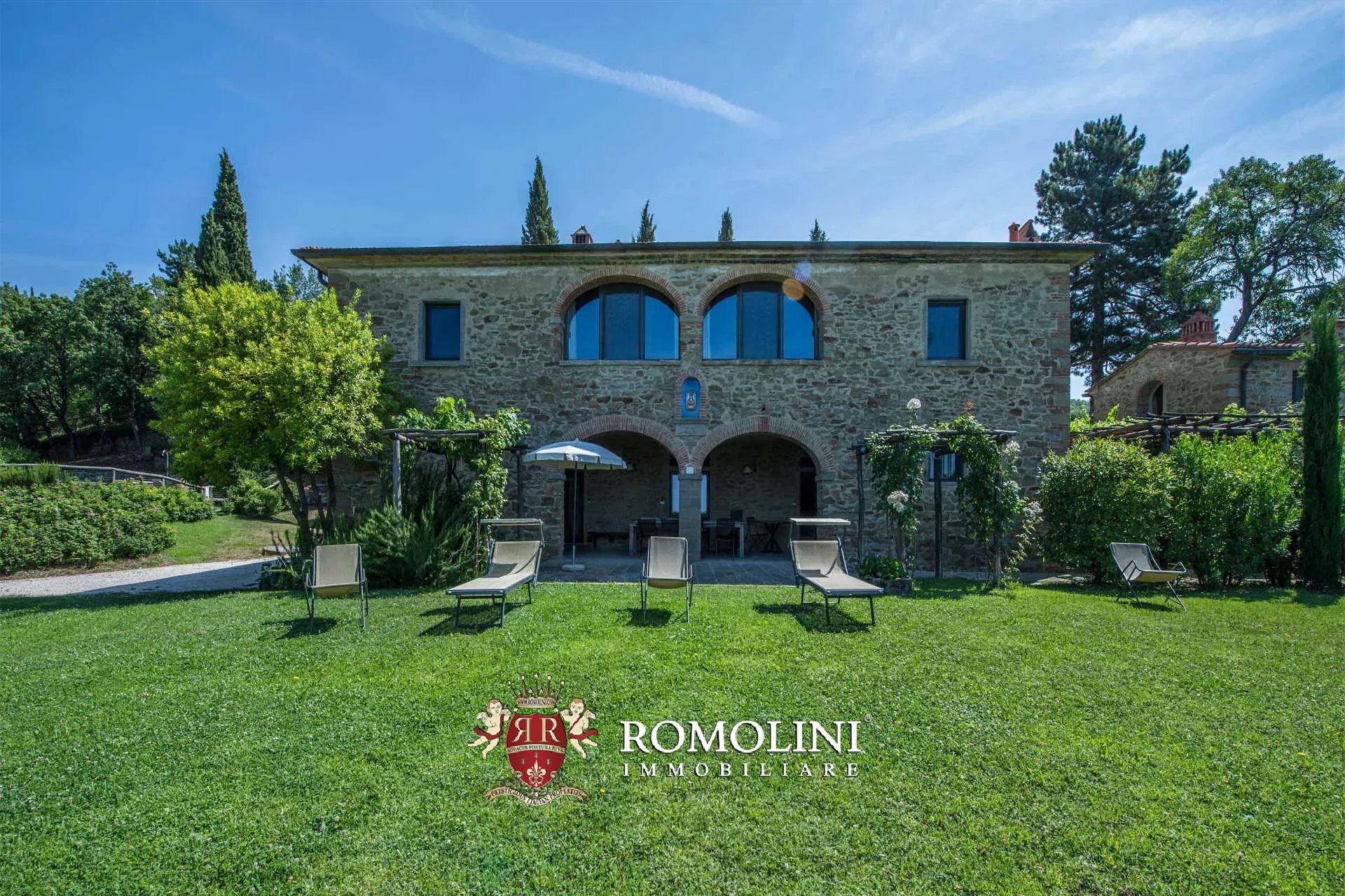16 Bedroom Vineyard's Image 17