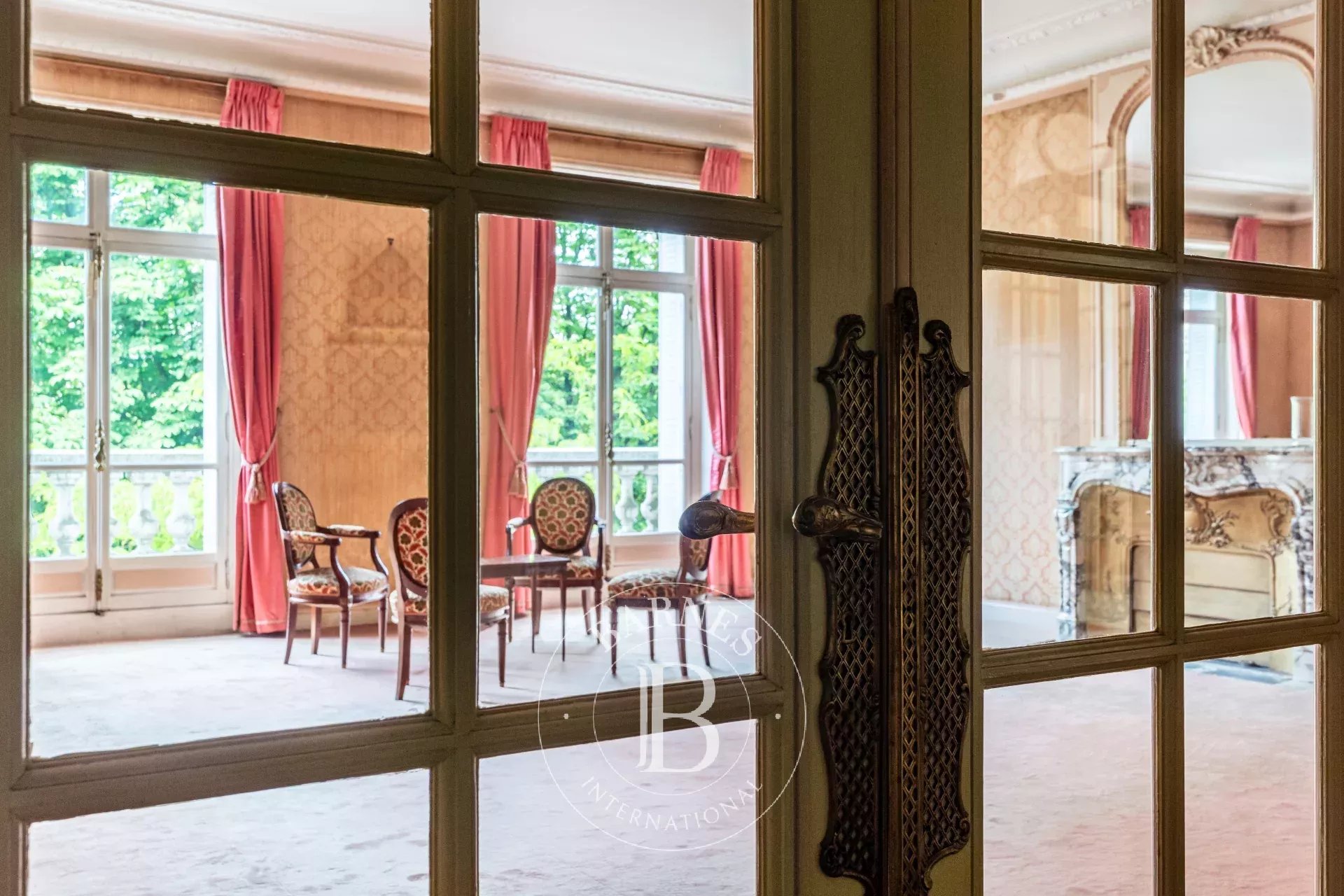 Sole agent - Paris 16 - Henri Martin - Exceptional apartment to renovate