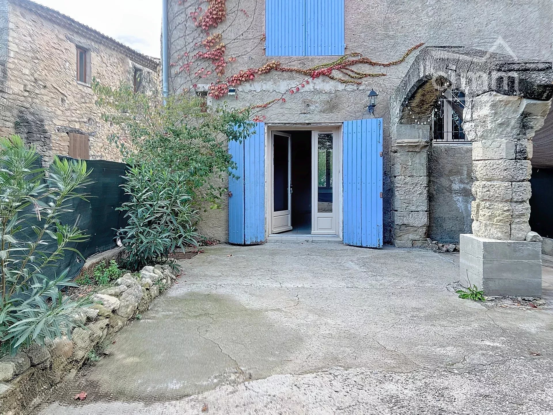 Maison de village avec 4 chambres et une cour