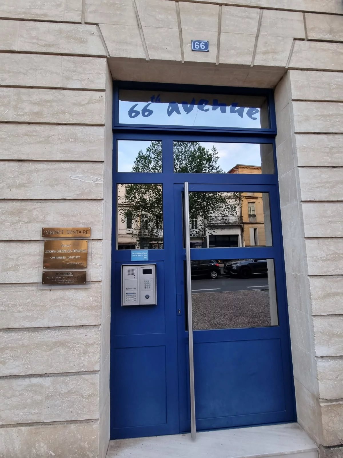 EXCLUSIVITE  : CENTRE VILLE DANS IMMEUBLE  BOURGEOIS AVEC ASCENSEUR APPARTEMENT  ET CAVE
