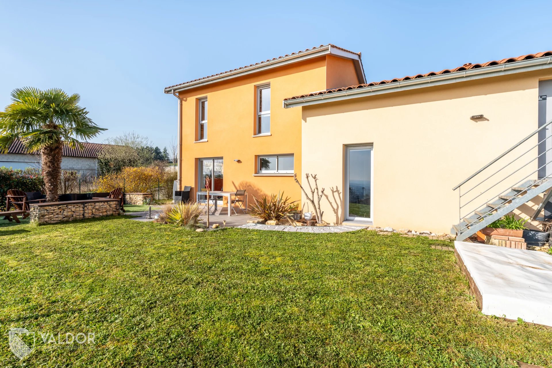 Maison récente avec jardin paysagé, centre d’Anse à pied