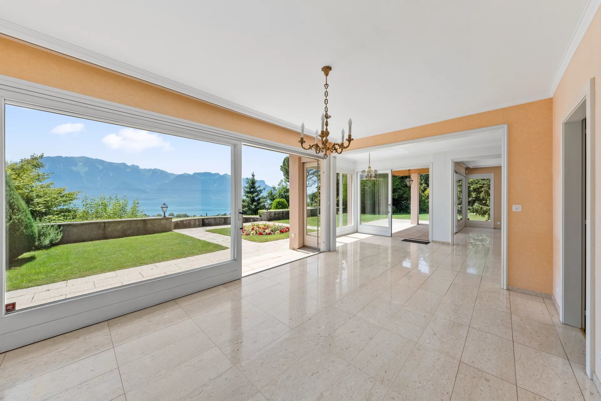 Calme et vue époustouflante sur le Lac !