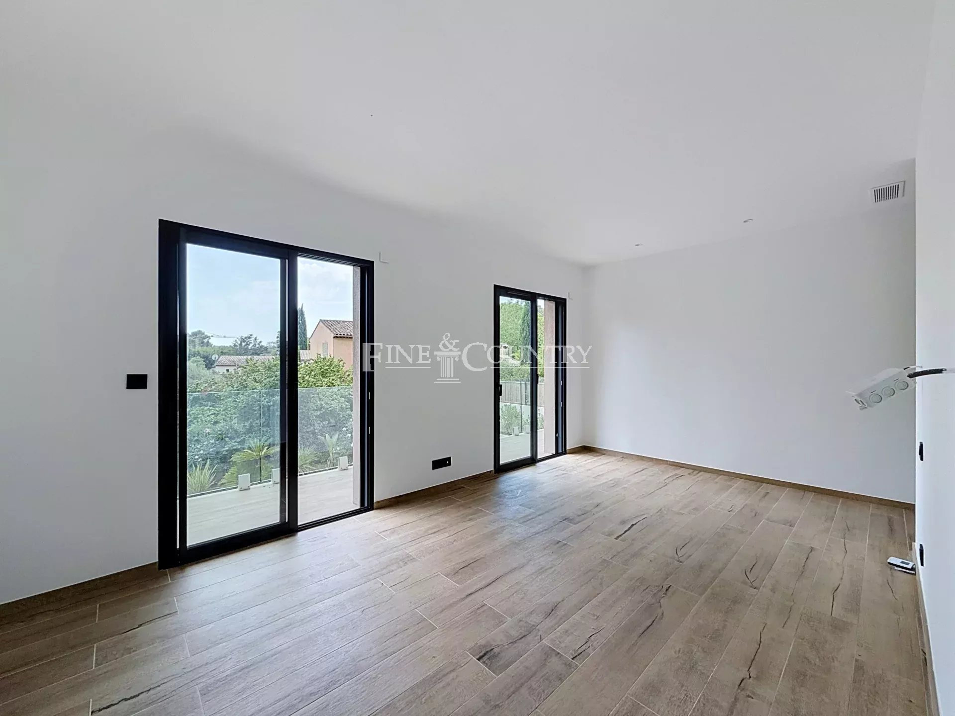 Photo of Villa for sale in Mougins new in private domaine