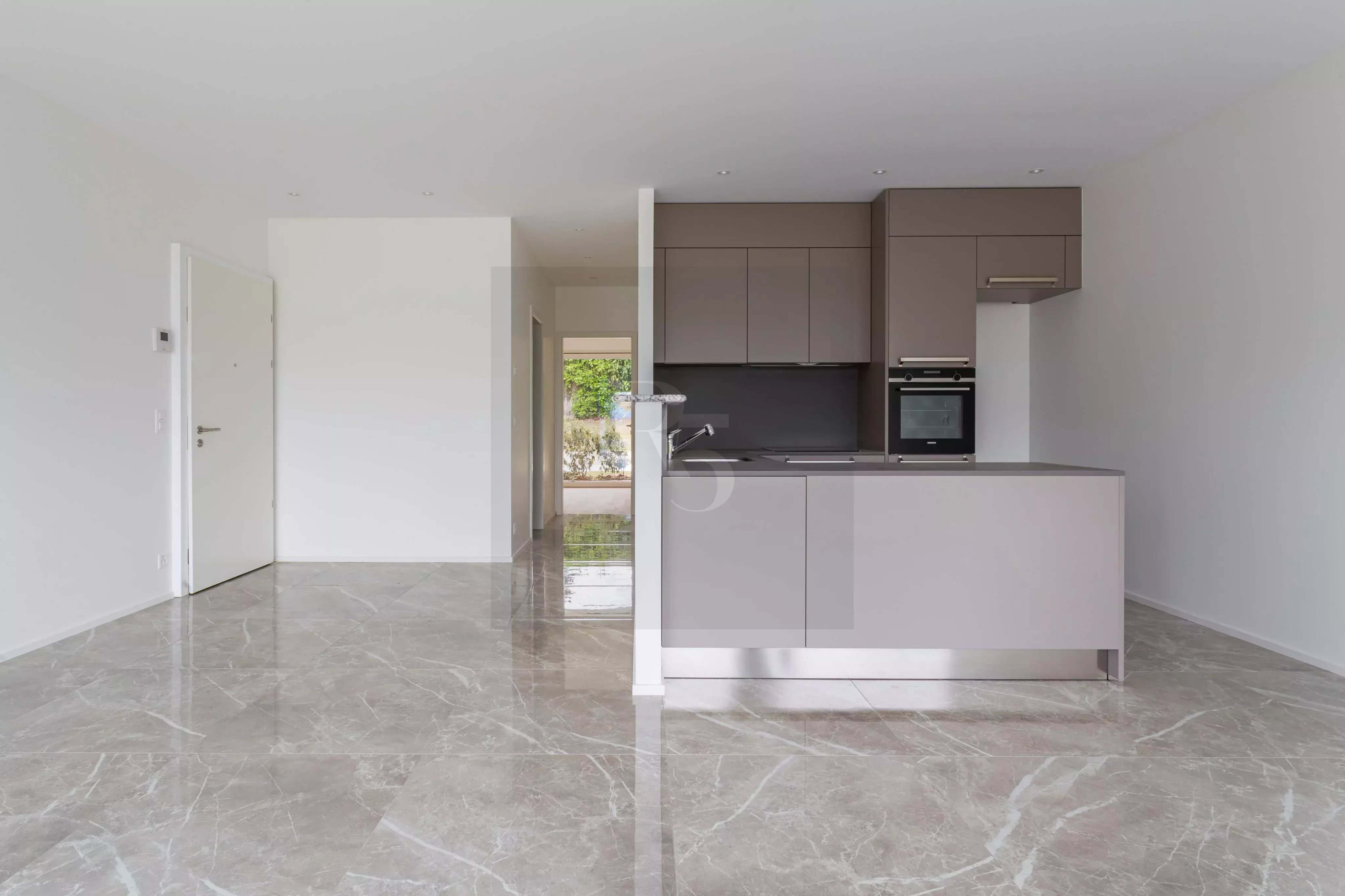 Modern 2-Bedroom Apartment with Garden in Vésenaz — photo 2