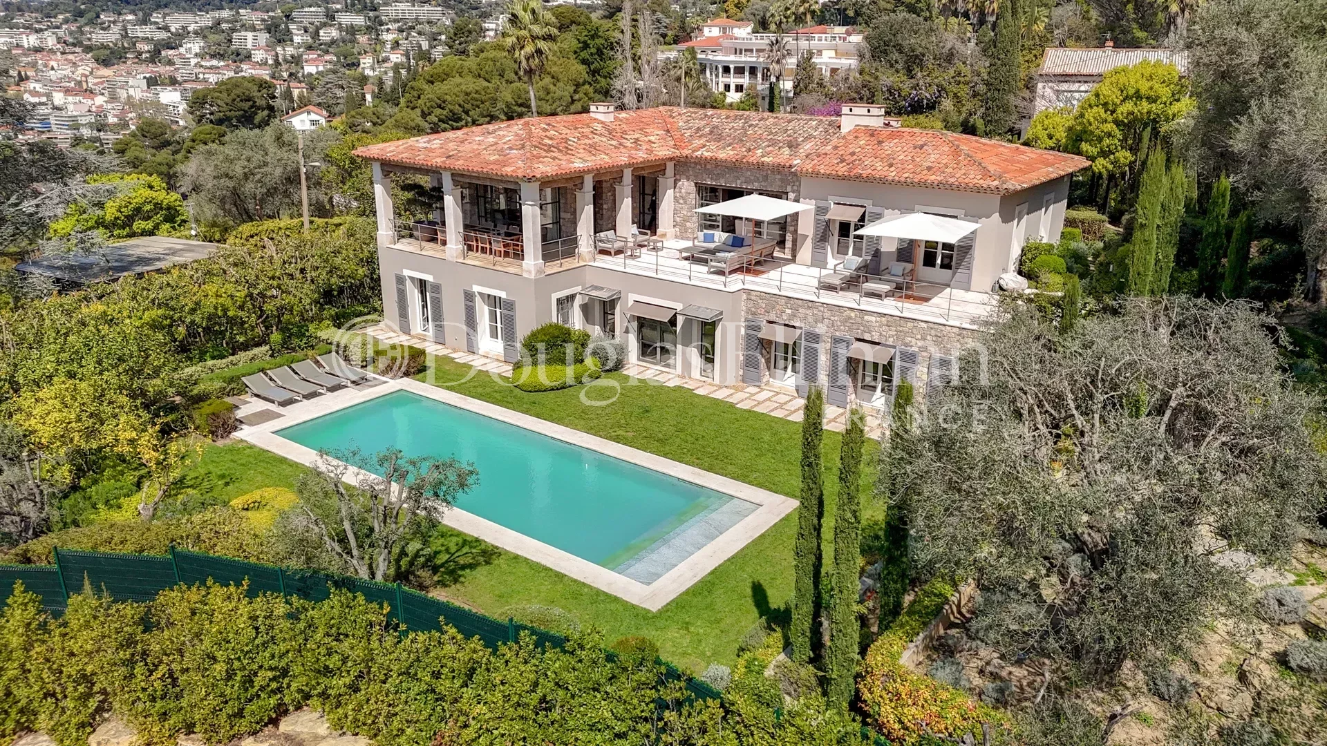 CANNES : Charmante villa de luxe avec vue mer - Image nᵒ2